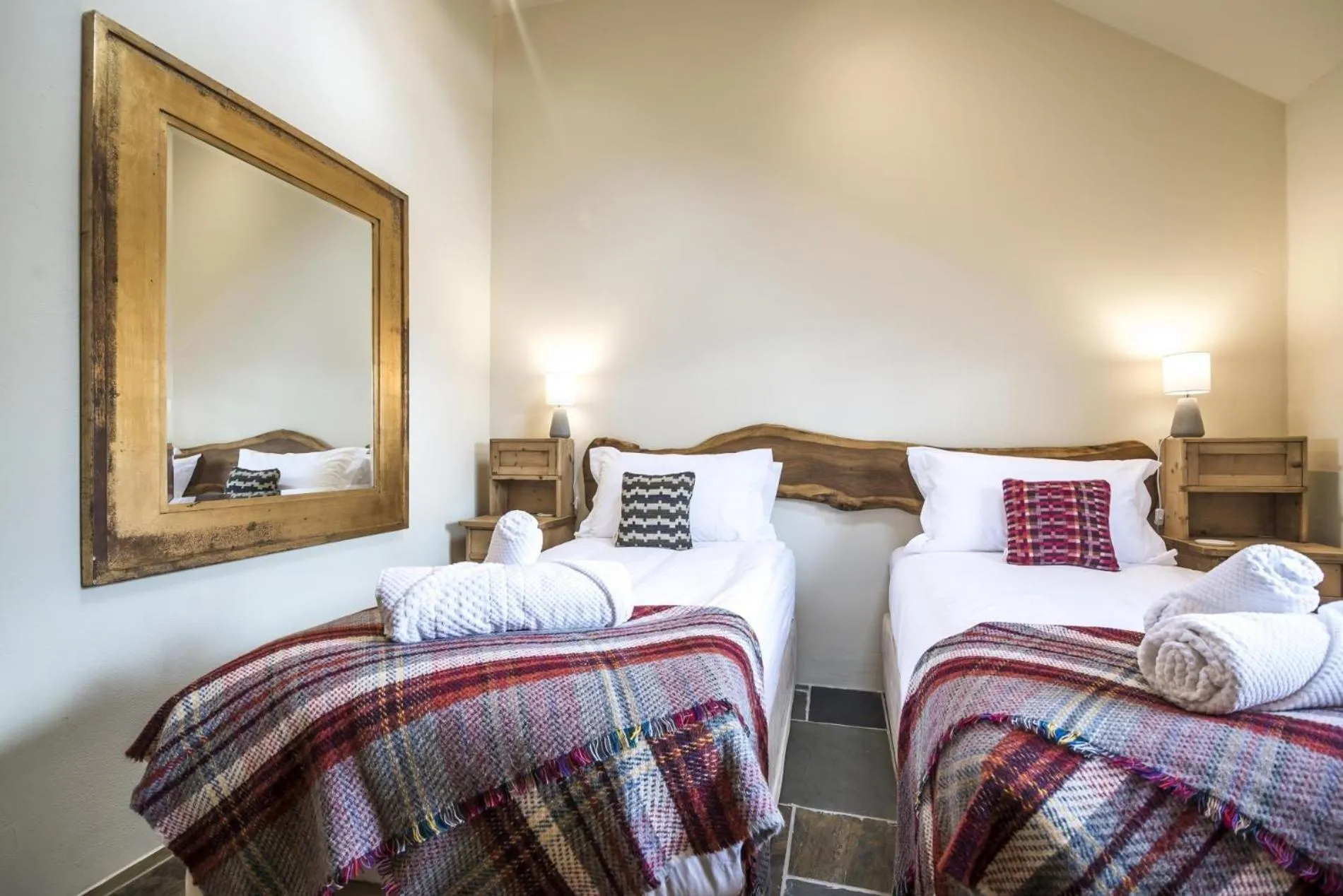 Floor plan, Bed in Lavender - Luxurious Barn Conversion - Blossom Farm