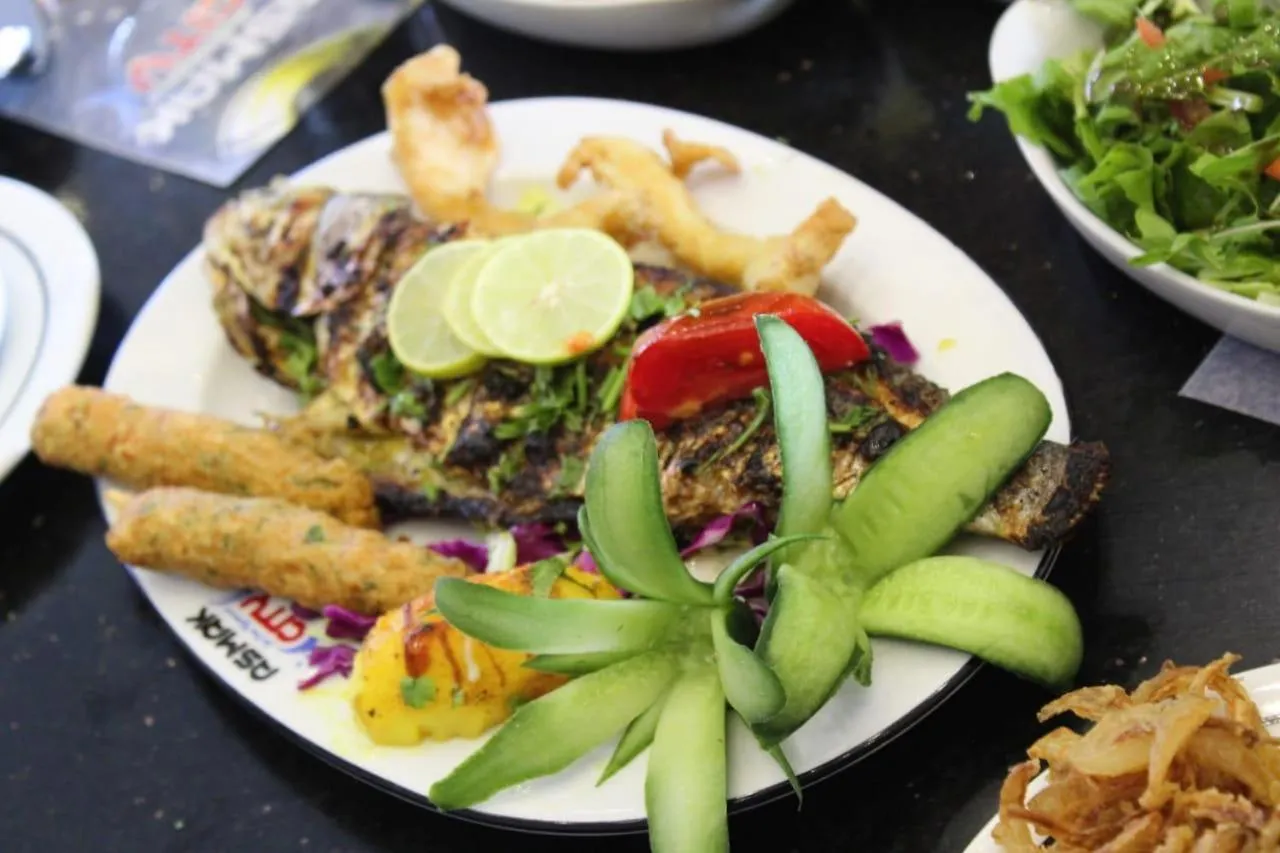 Restaurant/places to eat in Jewel Gameel appartement