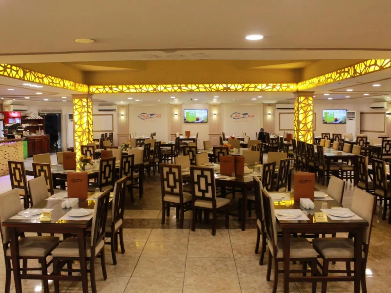 Restaurant/places to eat in Jewel Gameel appartement