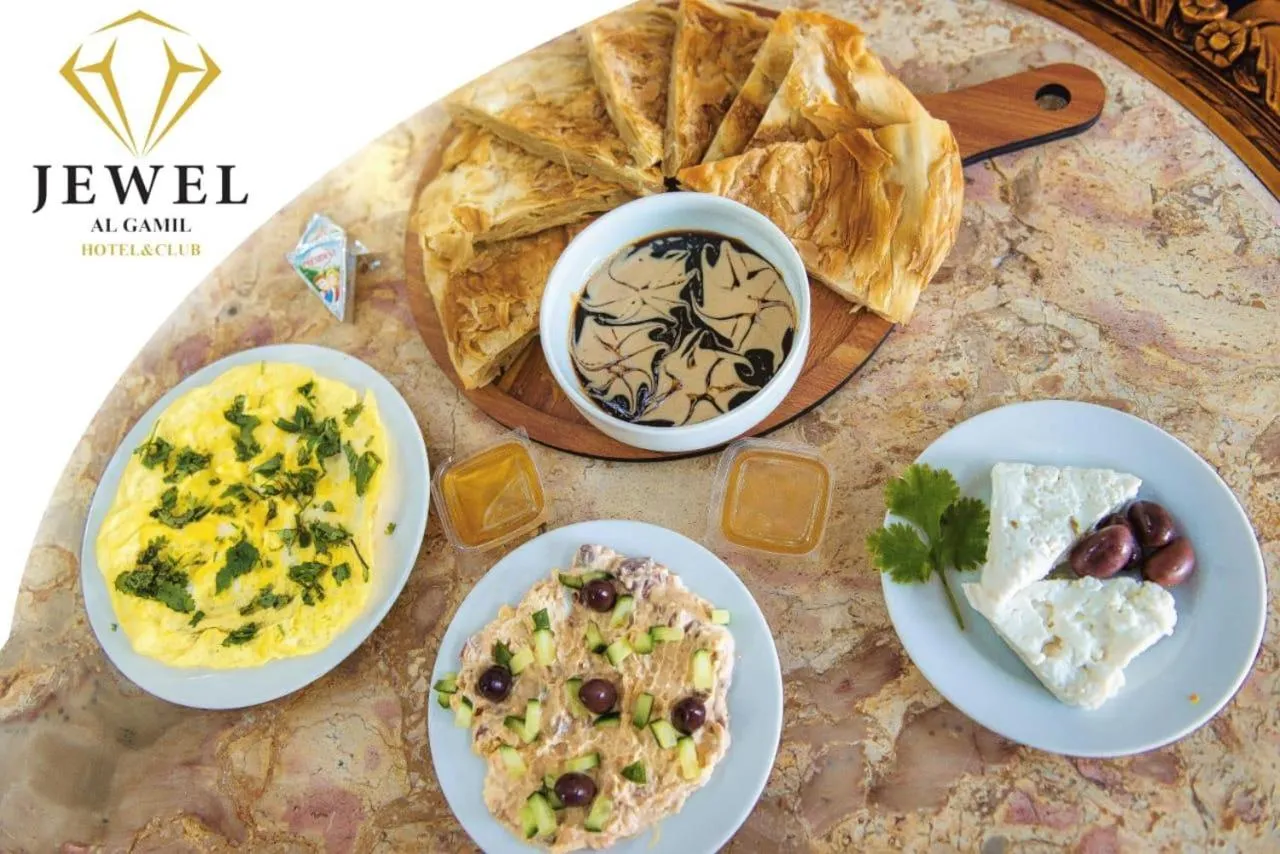 Restaurant/places to eat in Jewel Gameel appartement