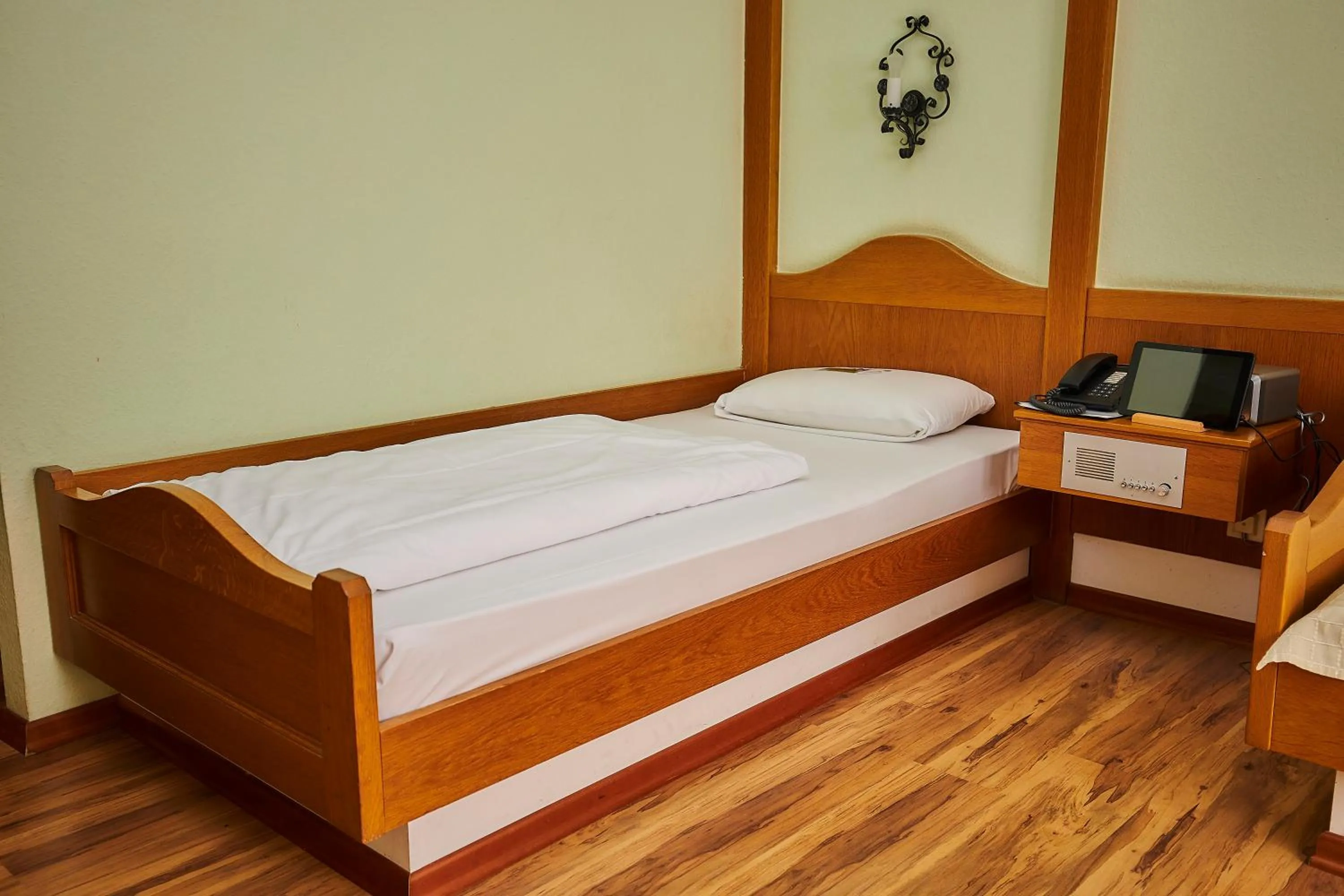 Photo of the whole room, Bed in Flair-Hotel Zum Benediktiner