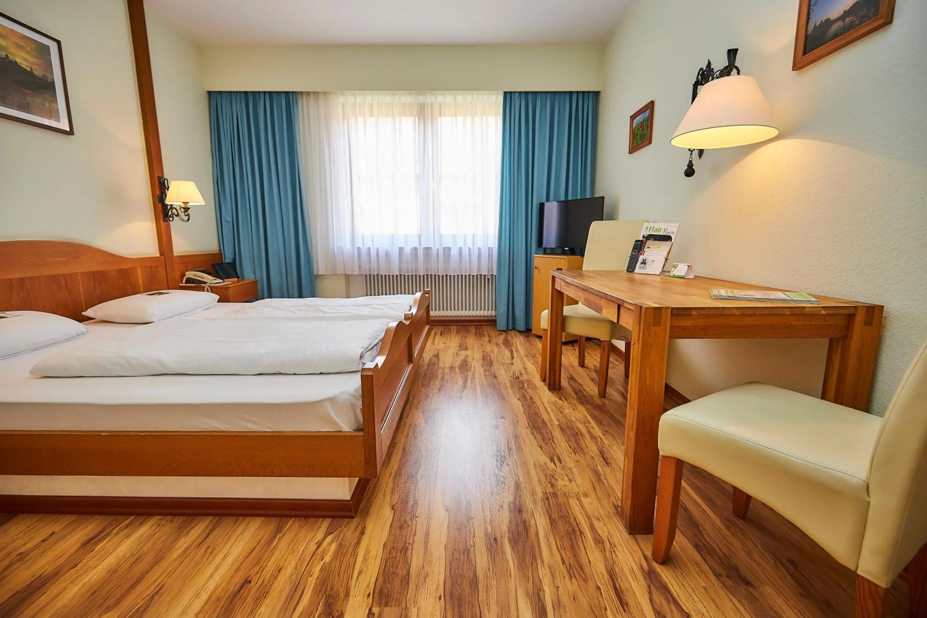 Photo of the whole room, Bed in Flair-Hotel Zum Benediktiner