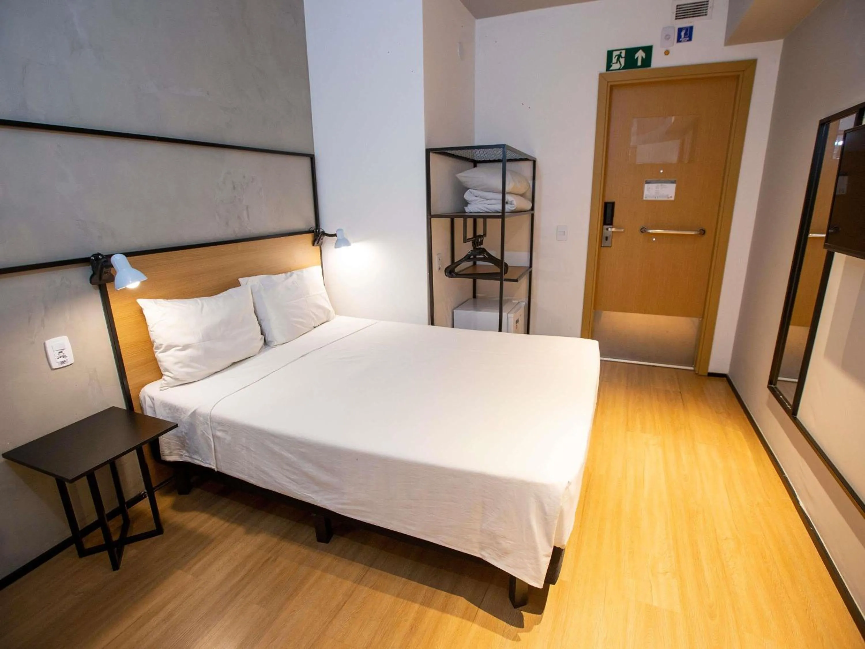 Bedroom, Bed in ibis Cuiaba Shopping