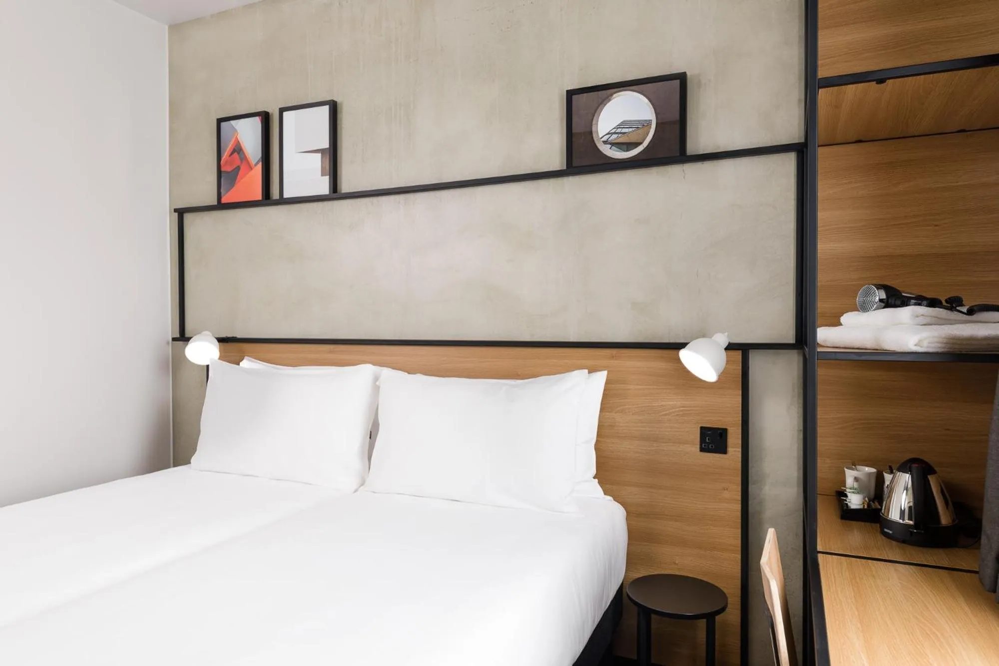 Bedroom, Bed in ibis Bridgwater, M5 Jct23