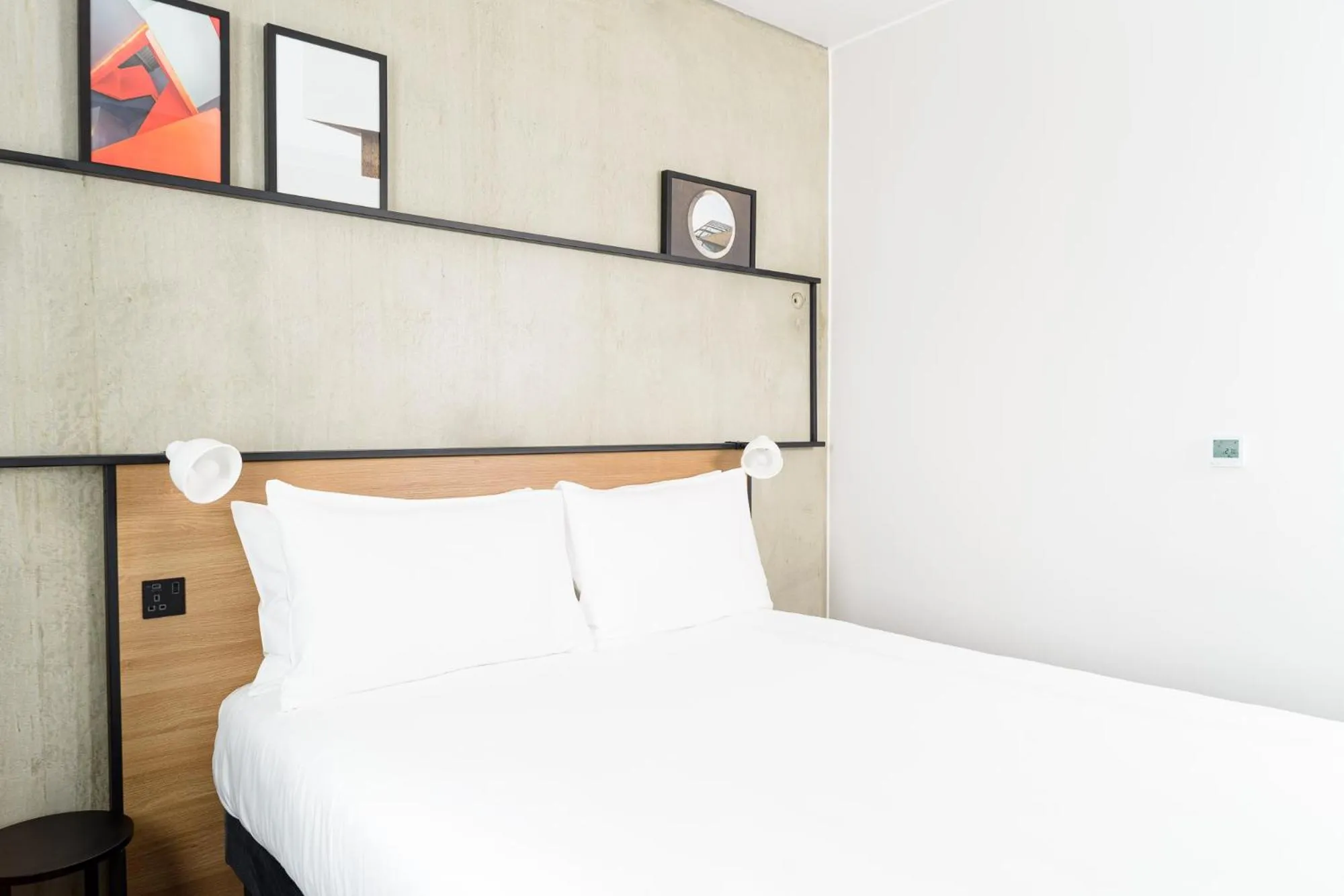 Bedroom, Bed in ibis Bridgwater, M5 Jct23