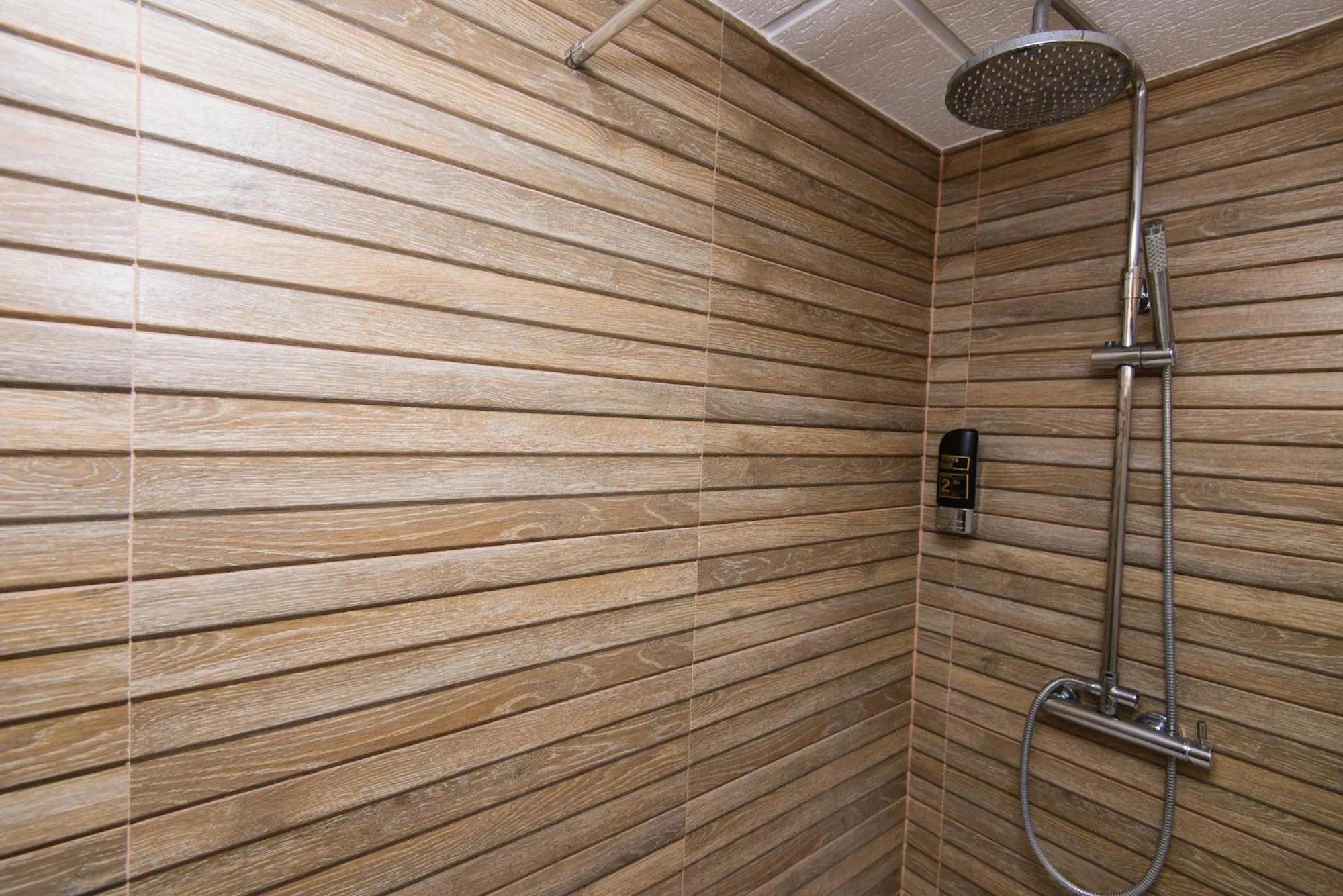 Shower in Apartamentos Quijote Park