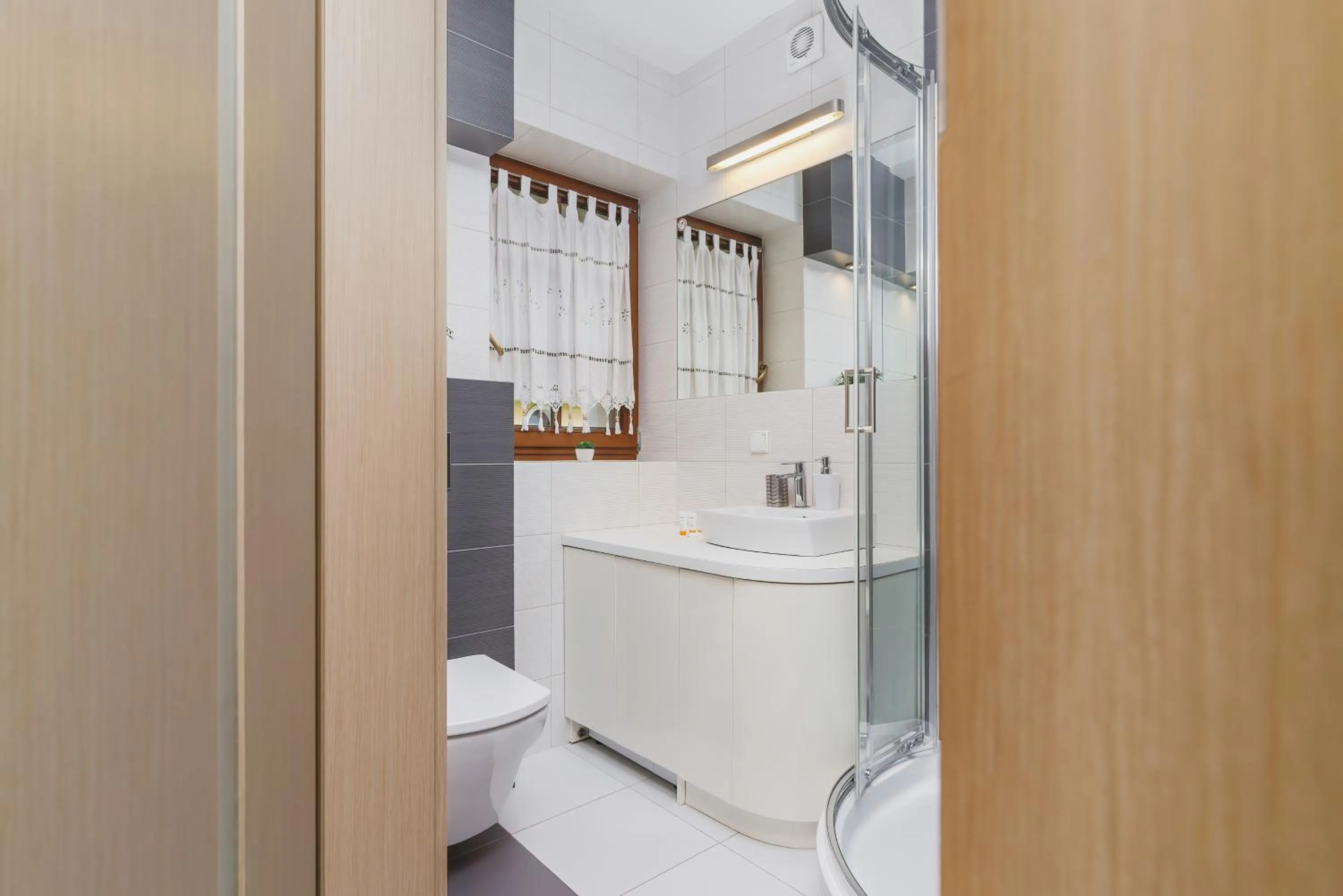 Bathroom in Apartament Neapol Rezydencja Sienkiewicza by Noclegi Renters