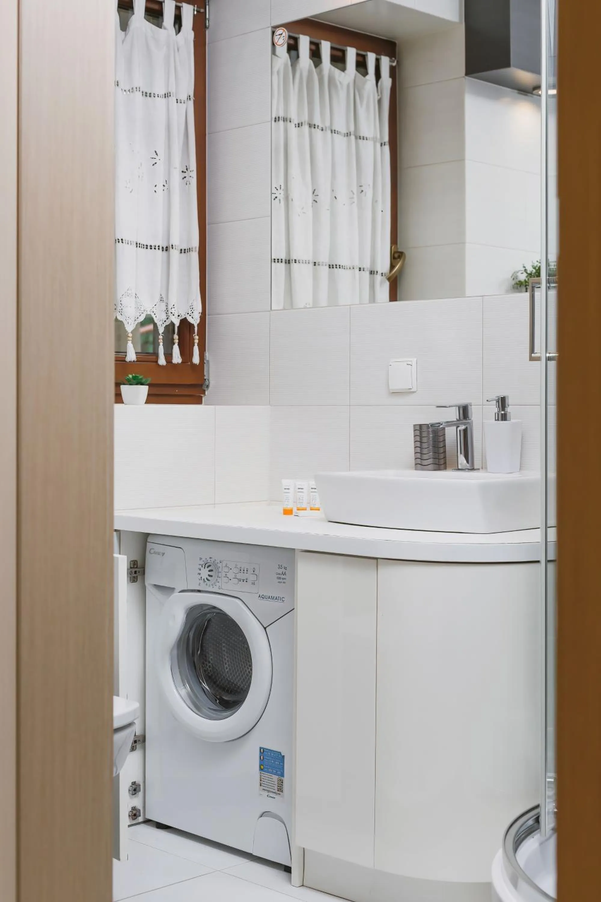 Bathroom in Apartament Neapol Rezydencja Sienkiewicza by Noclegi Renters