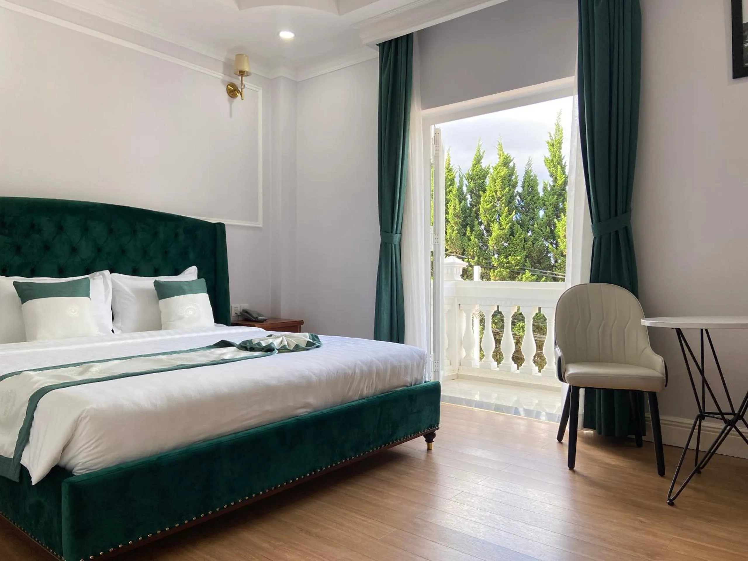 Property building, Bed in Peach Valley Hotel Dalat