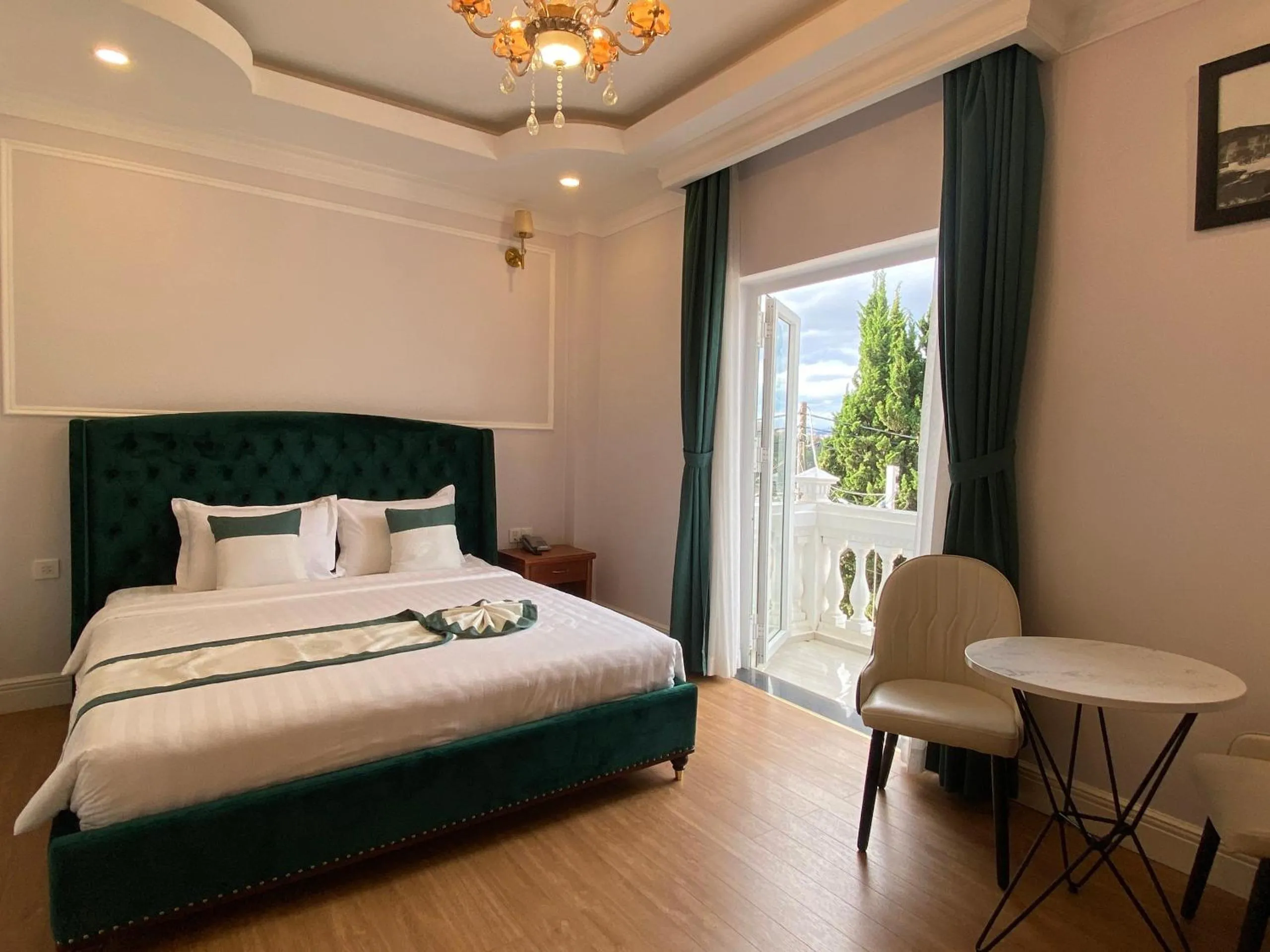 Property building, Bed in Peach Valley Hotel Dalat