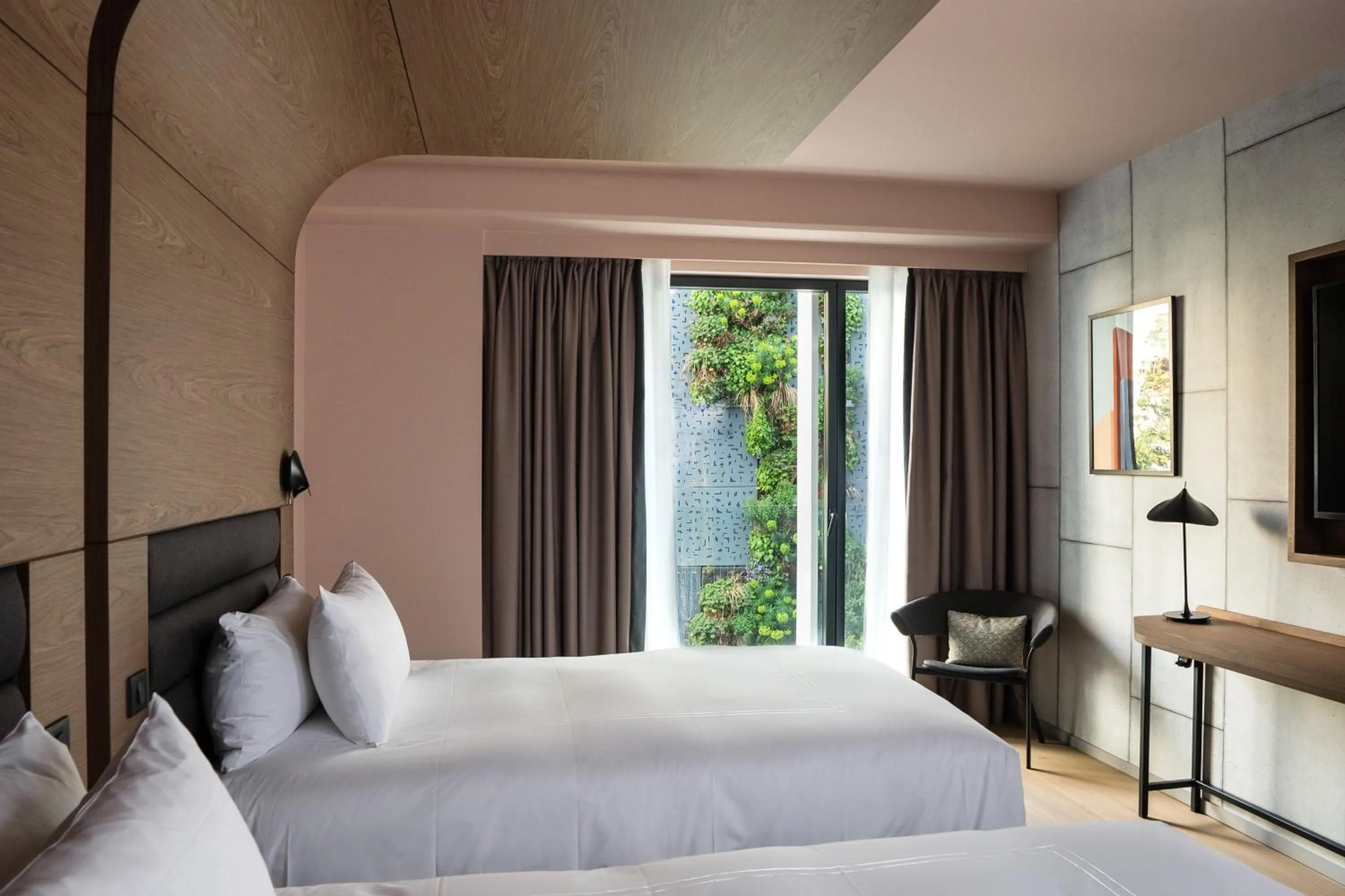 Bed in Canopy By Hilton Paris Eiffel Tower