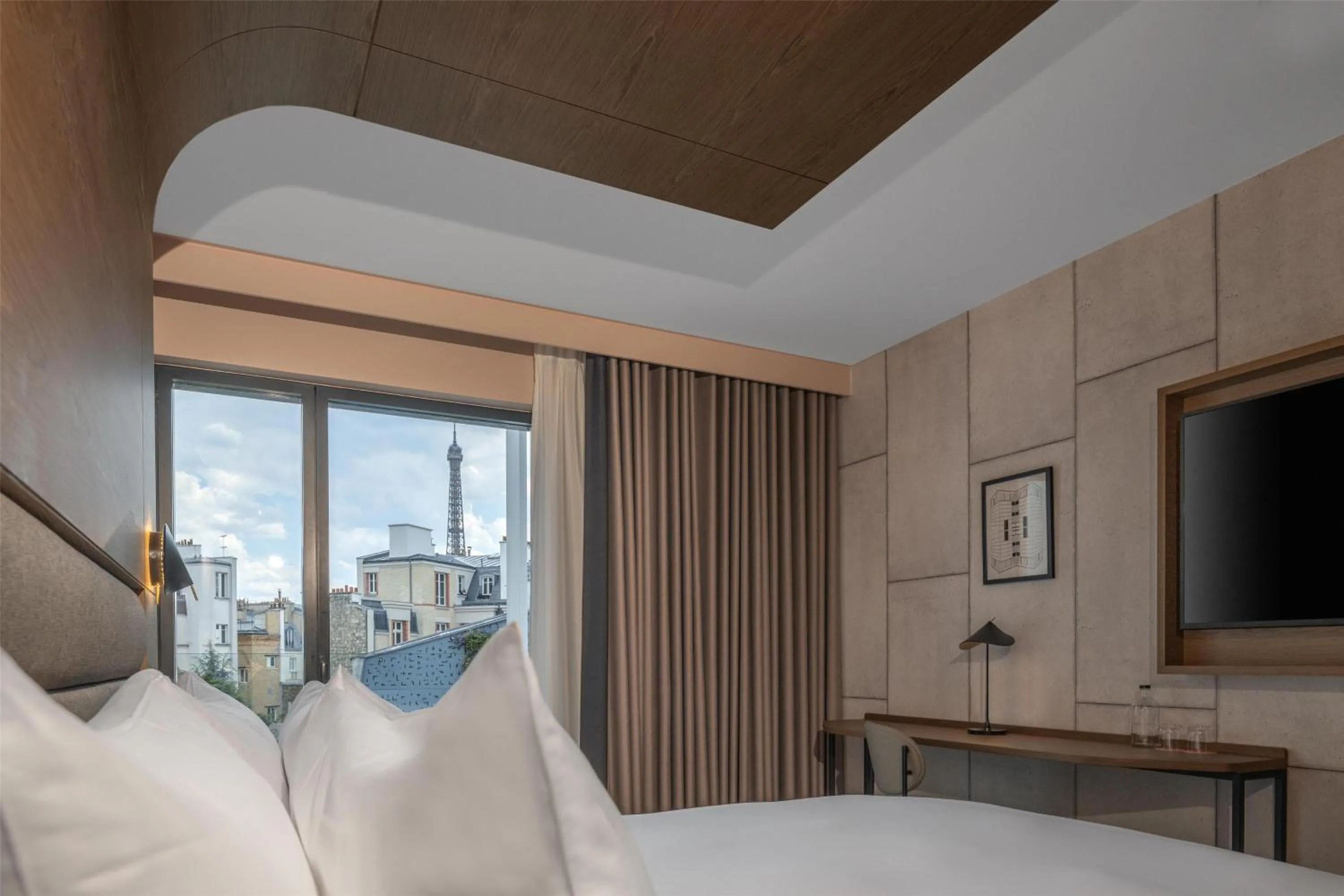 Bedroom, Bed in Canopy By Hilton Paris Eiffel Tower