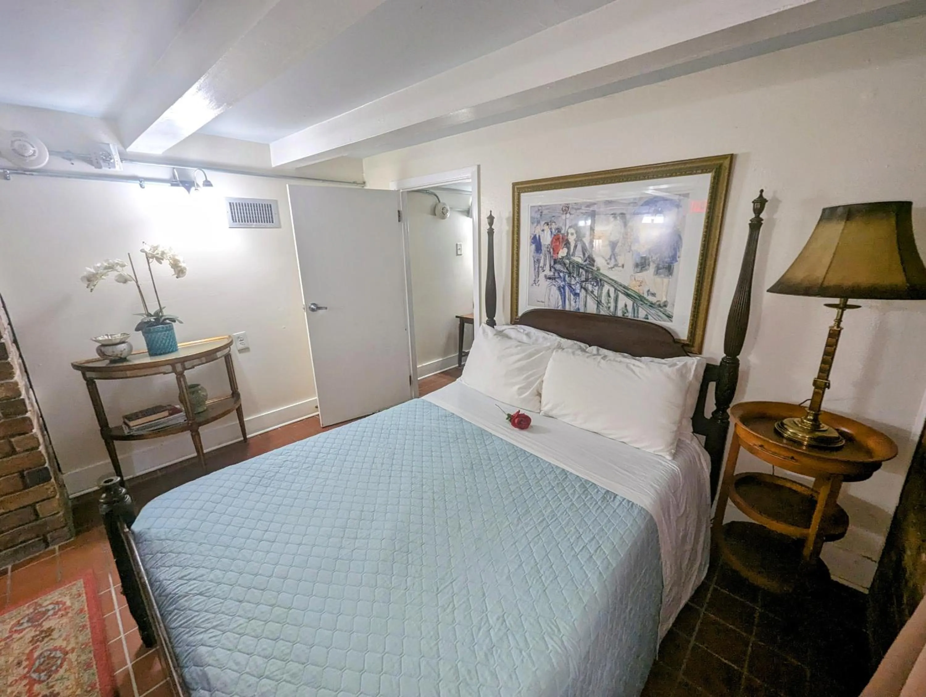 Bed in The Esplanade Guesthouse Mansion