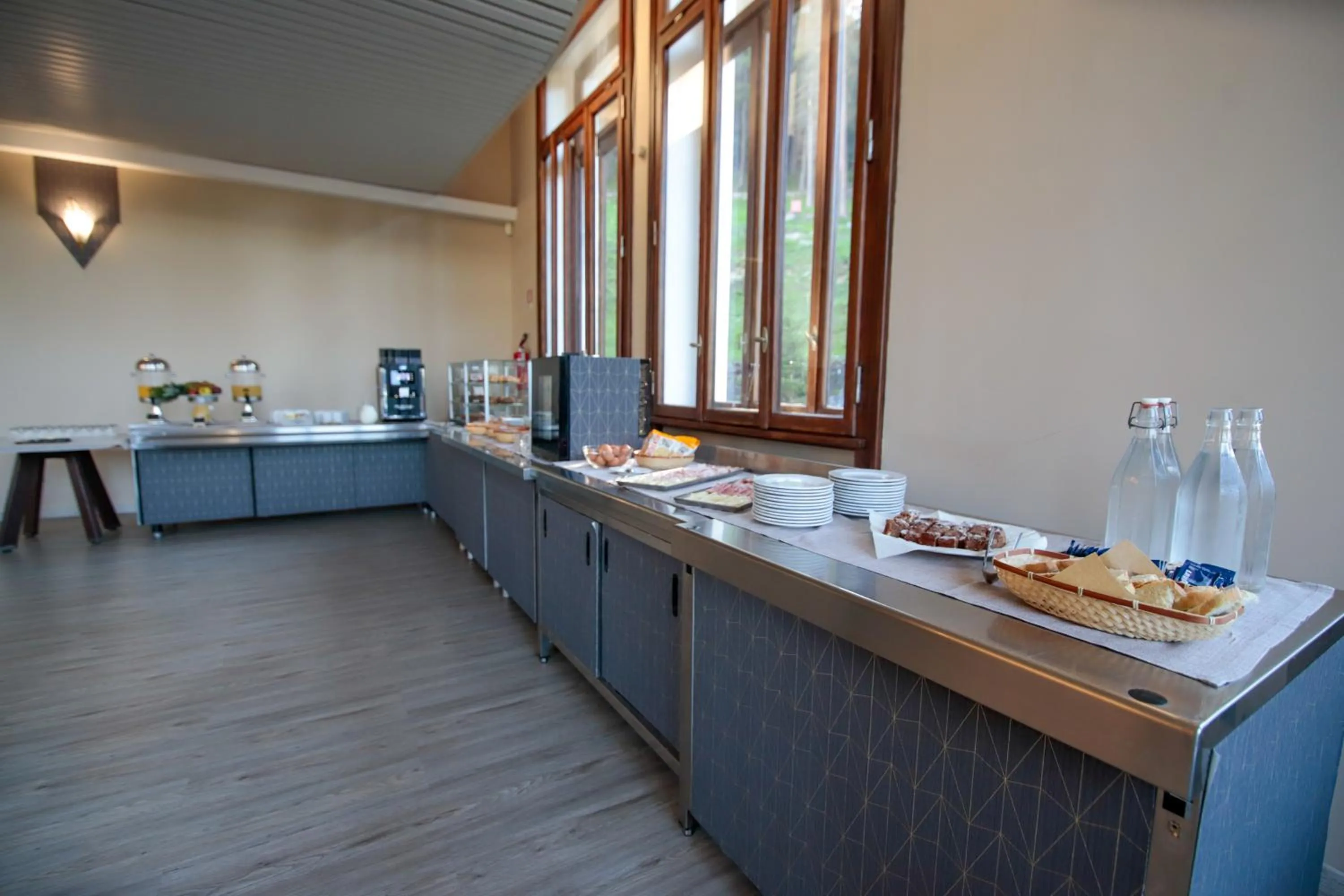 Pràcatinat Hotel & Restaurant