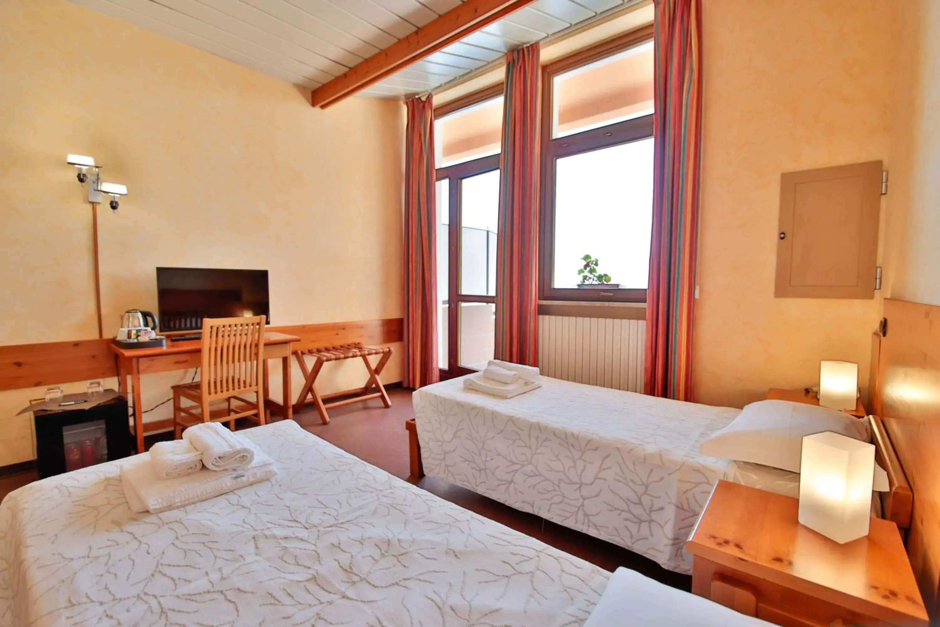 Twin Room with Terrace in Pràcatinat Hotel & Restaurant Twin Room with Terrace in Pràcatinat Hotel & Restaurant