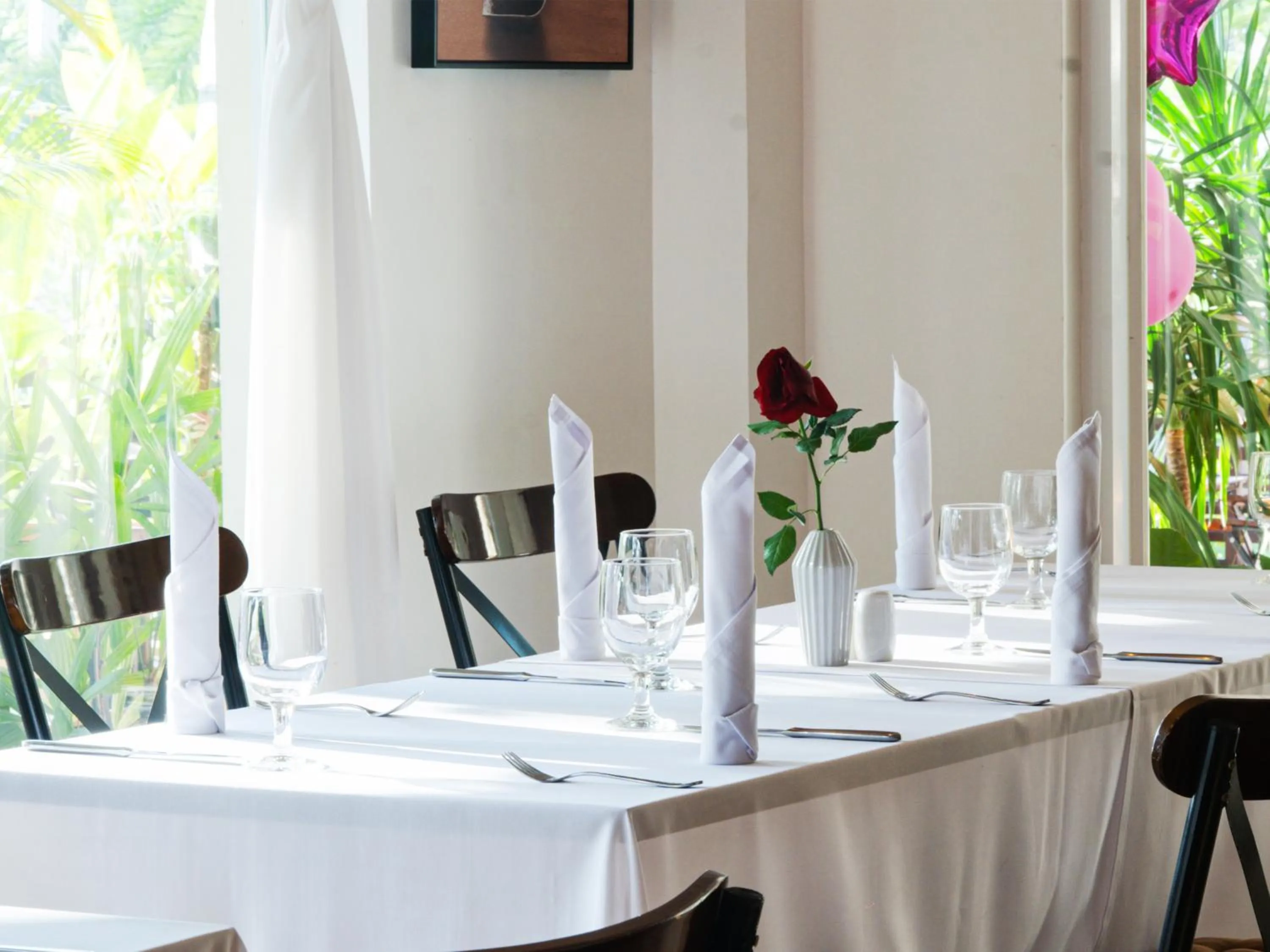 Restaurant/places to eat in Le Kree Downtown Hotel