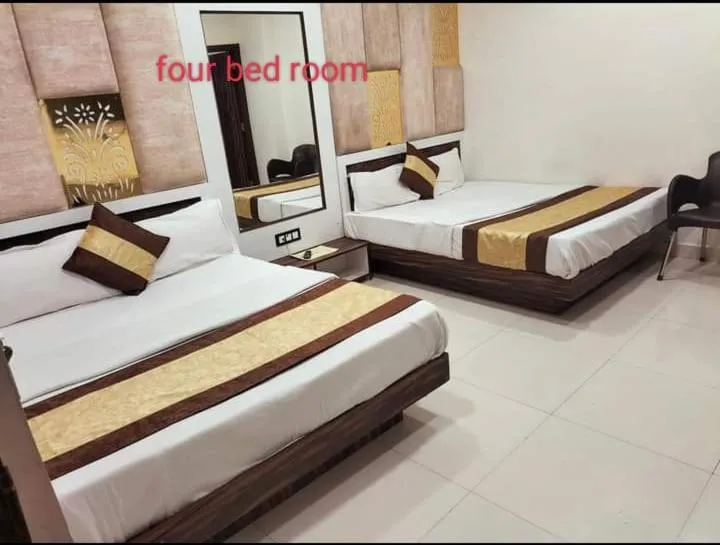 Bed in Hotel Sehmi's Best Rest Inn