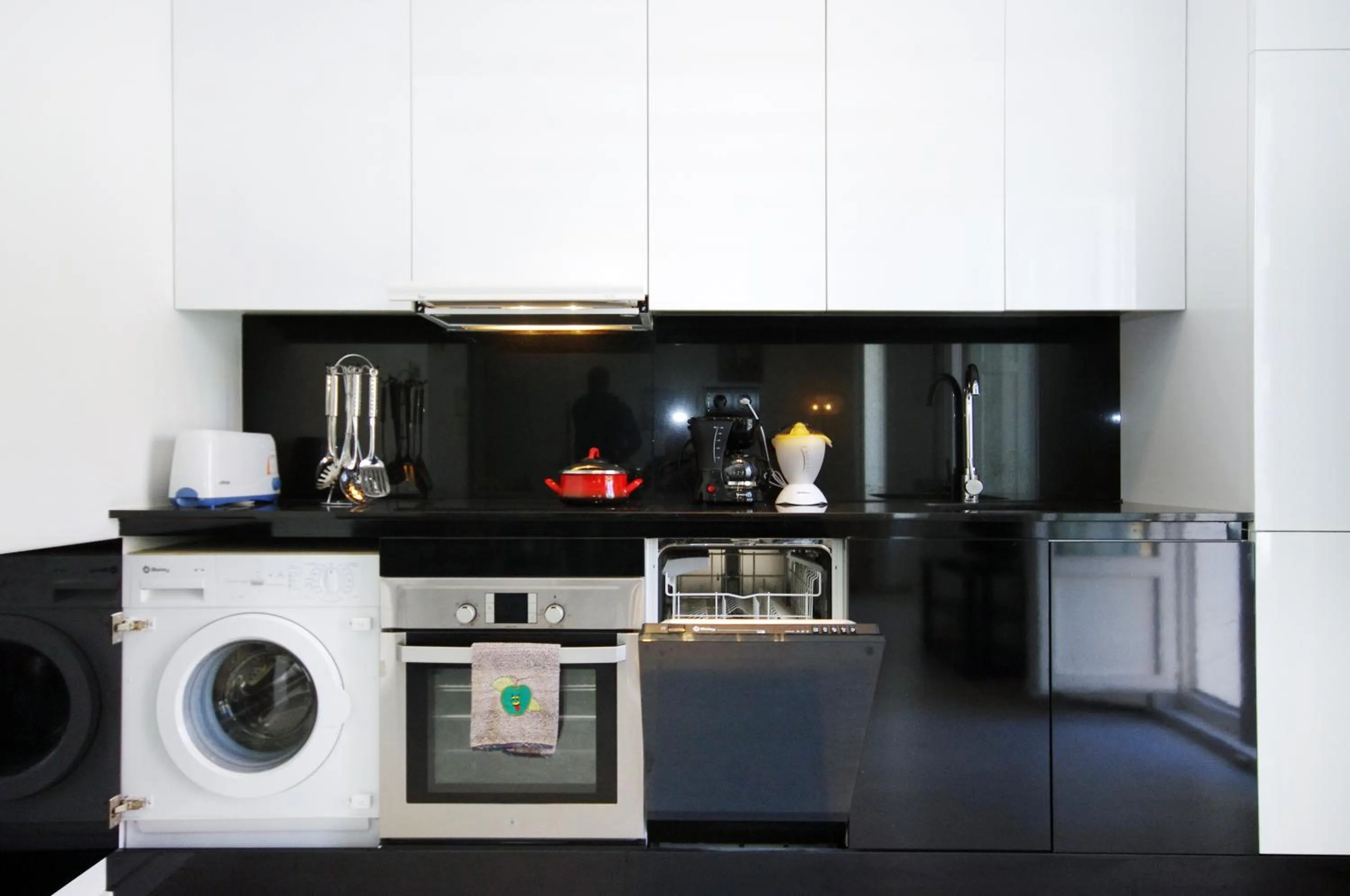 Kitchen or kitchenette in Mosen Sorell Apartments