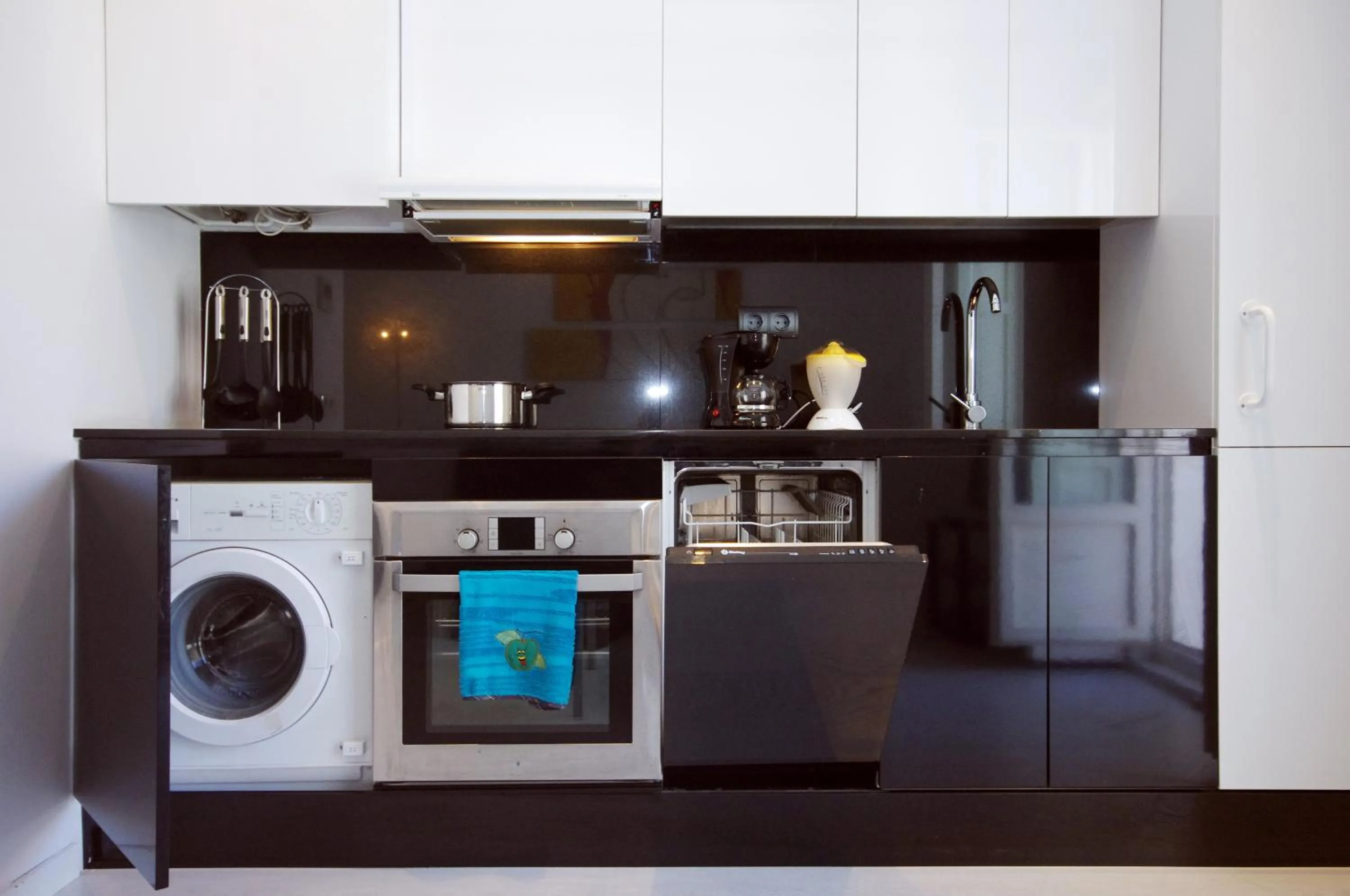 Coffee/tea facilities in Mosen Sorell Apartments