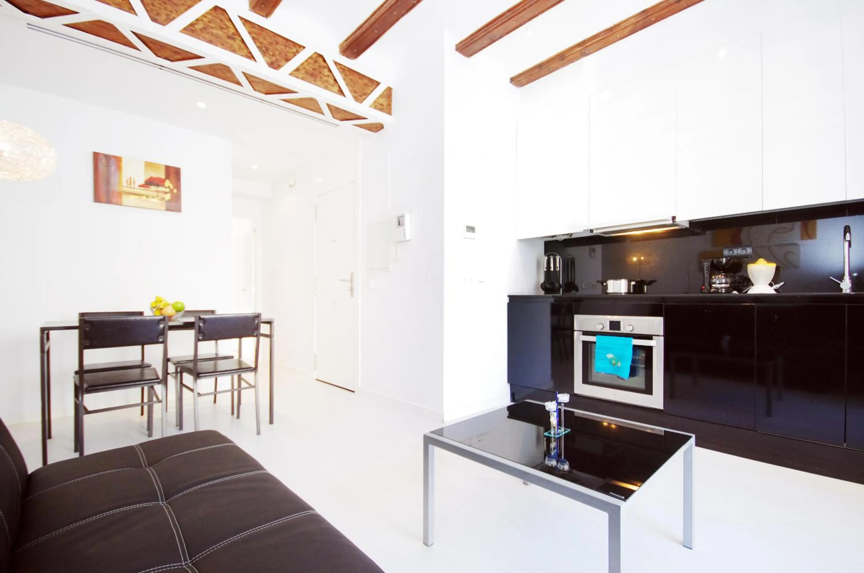 Dining area in Mosen Sorell Apartments