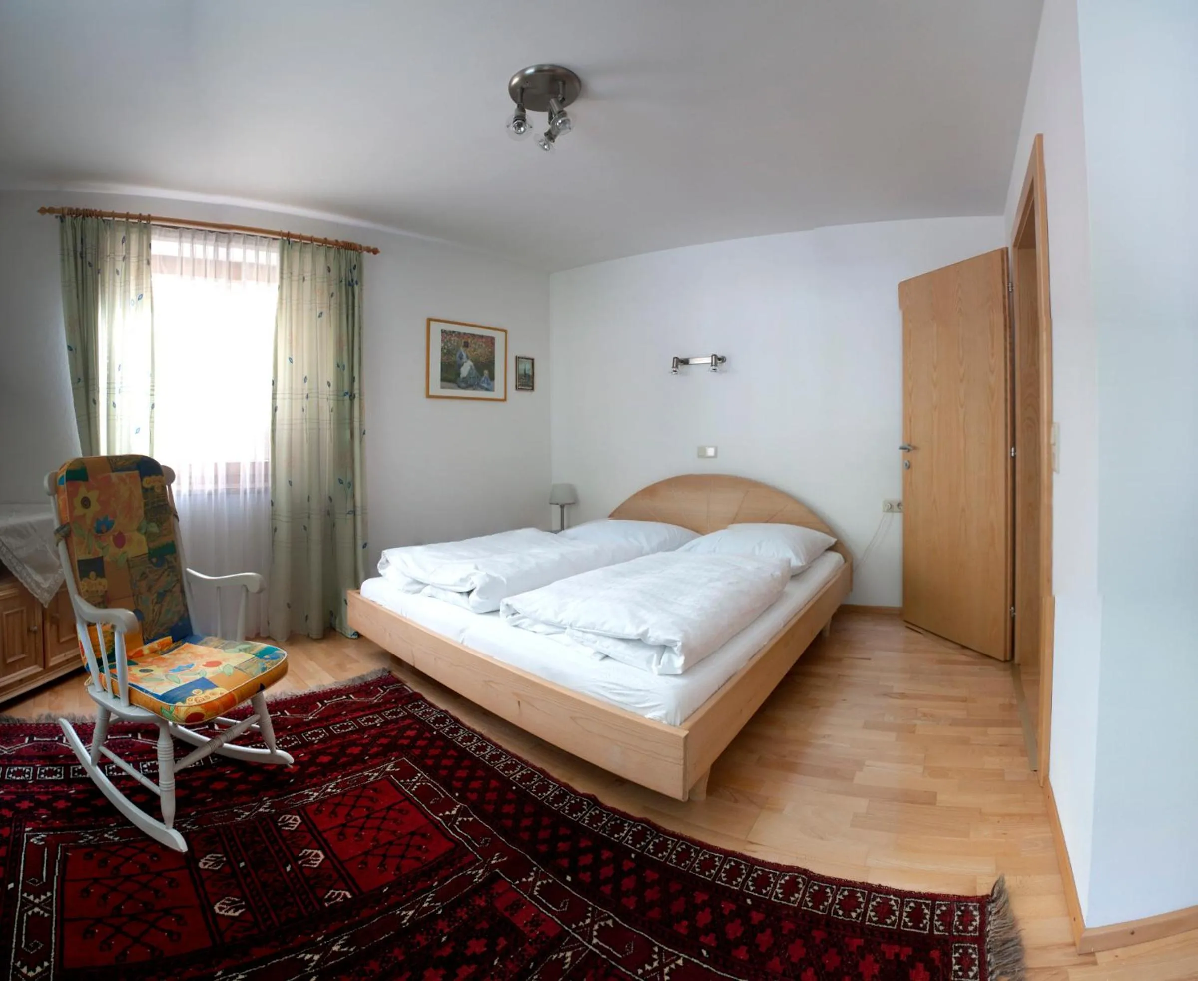 Photo of the whole room, Bed in Gredler