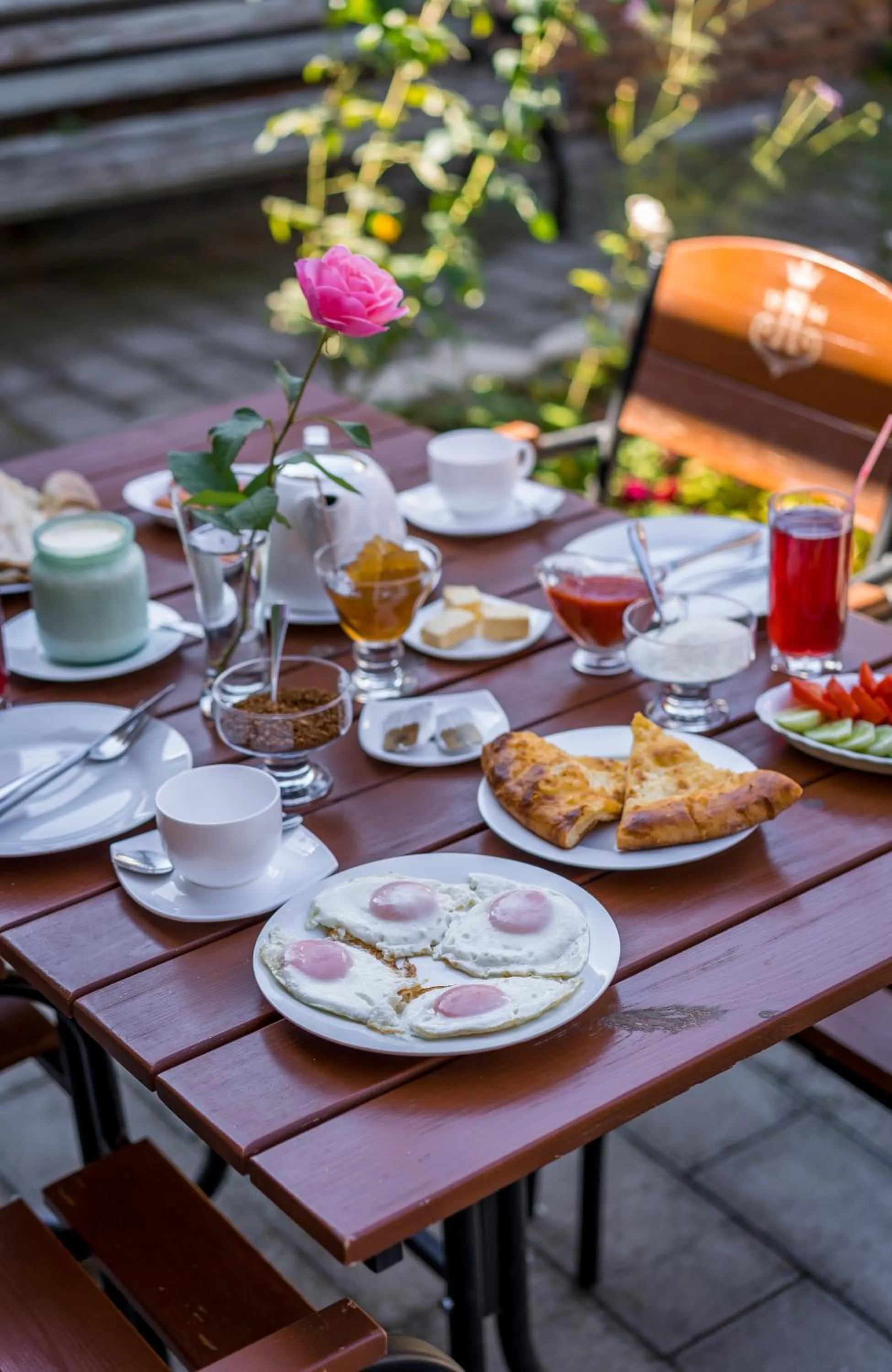 Breakfast in Hotel History • სასტუმრო ისტორია