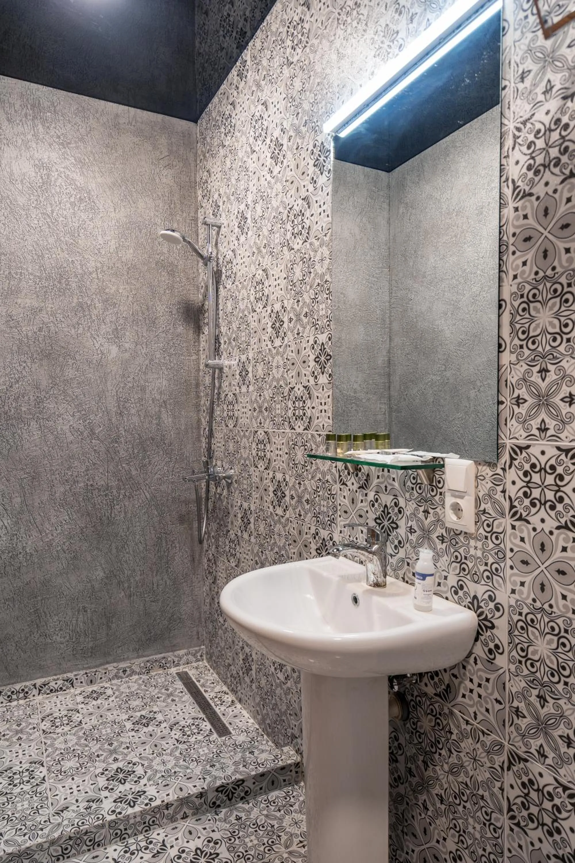 Hotel History • სასტუმრო ისტორია