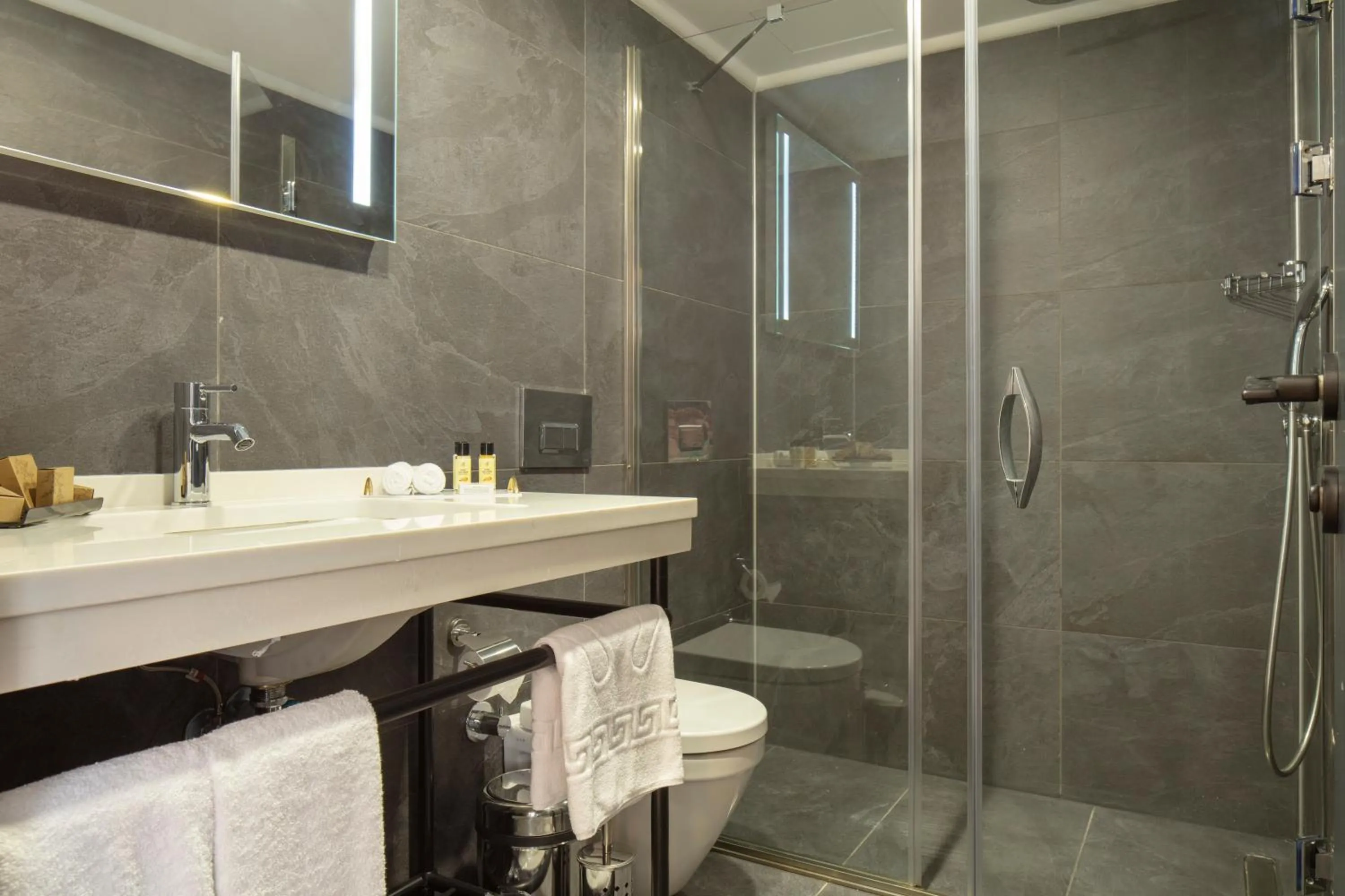 Shower in The Rooms Nisantasi