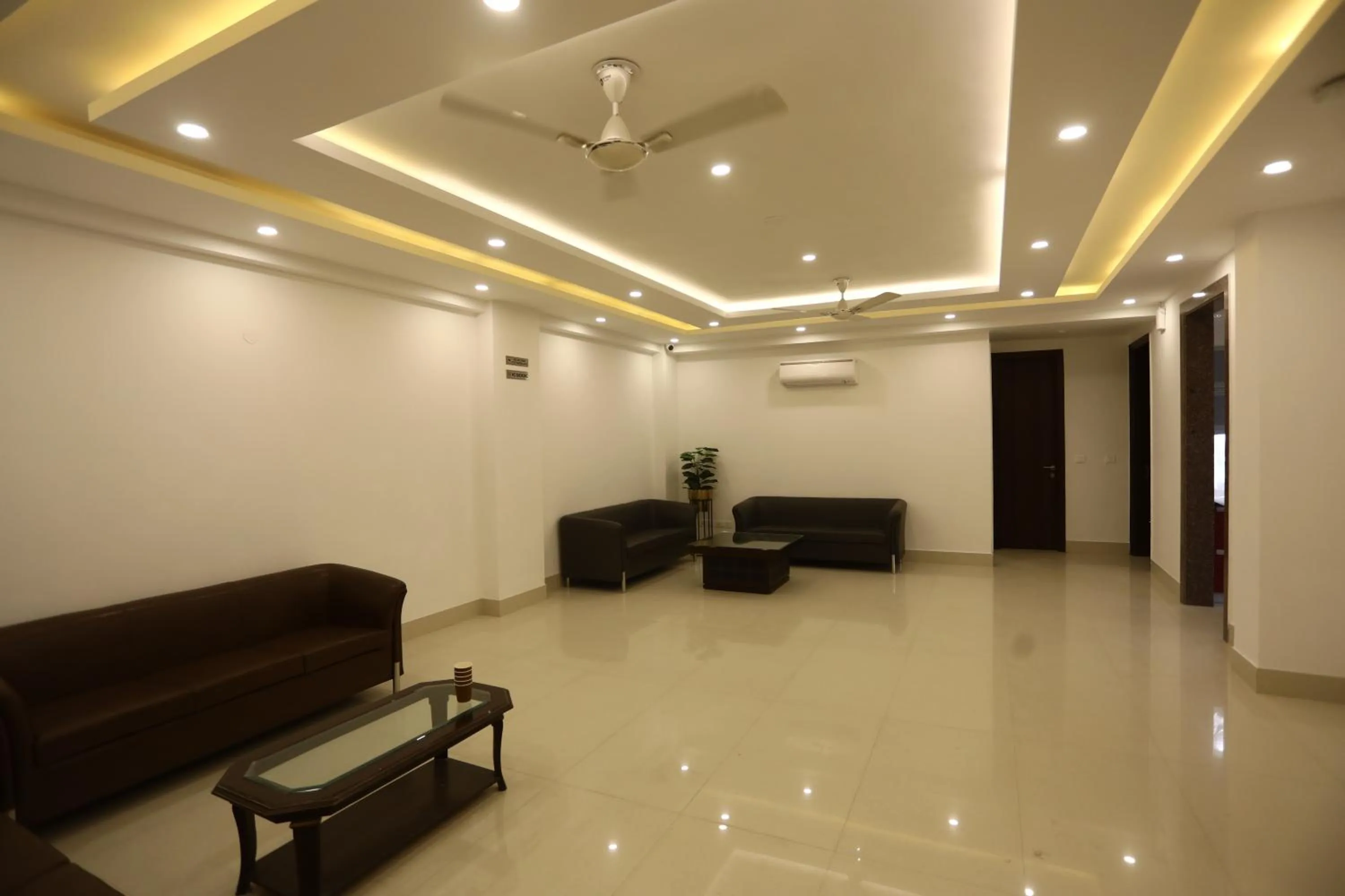 Lounge or bar in Lemon Green Residency - Hotel and Serviced Apartments