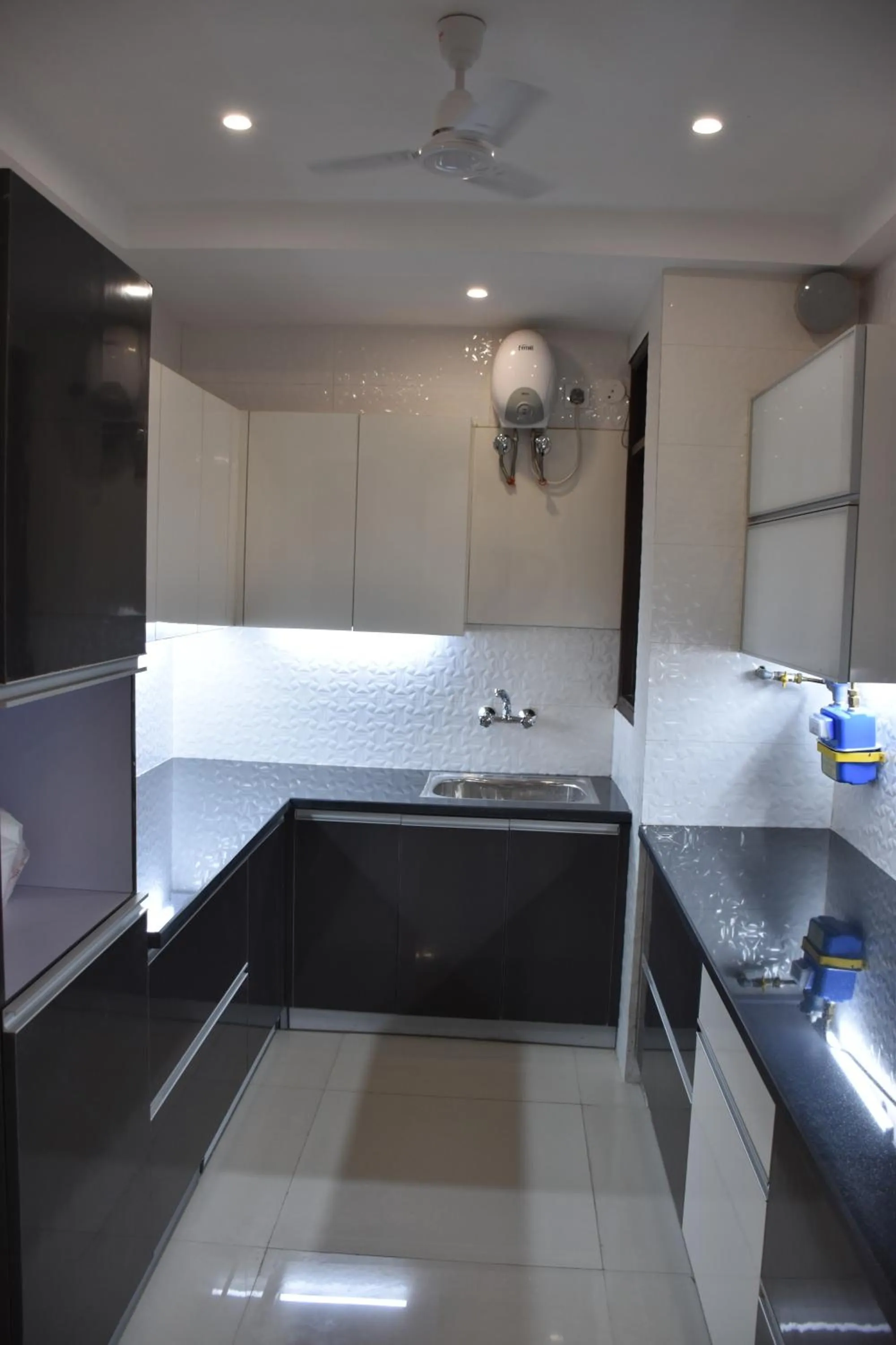 Kitchen or kitchenette in Lemon Green Residency - Hotel and Serviced Apartments