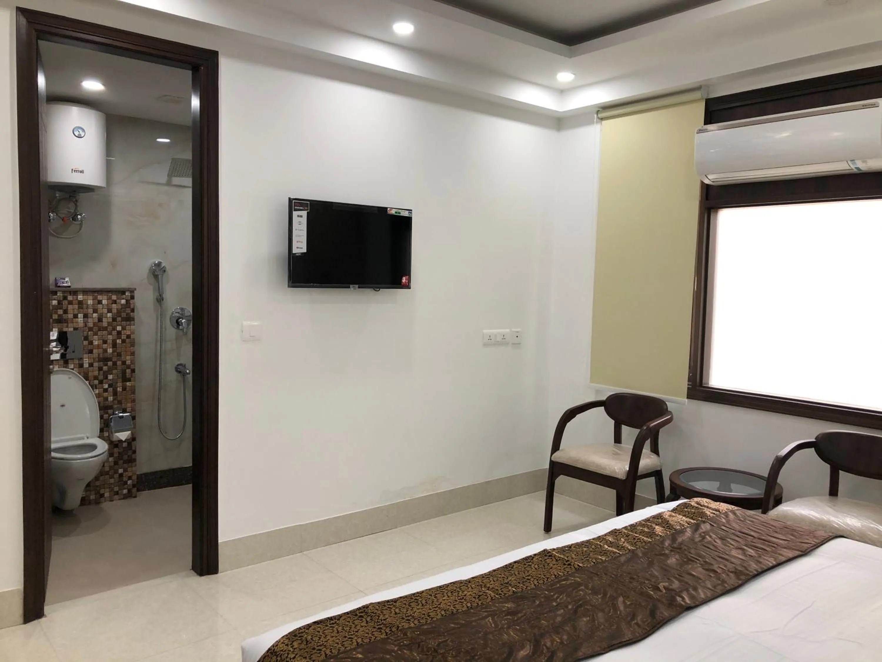 Bathroom, Bed in Lemon Green Residency - Hotel and Serviced Apartments