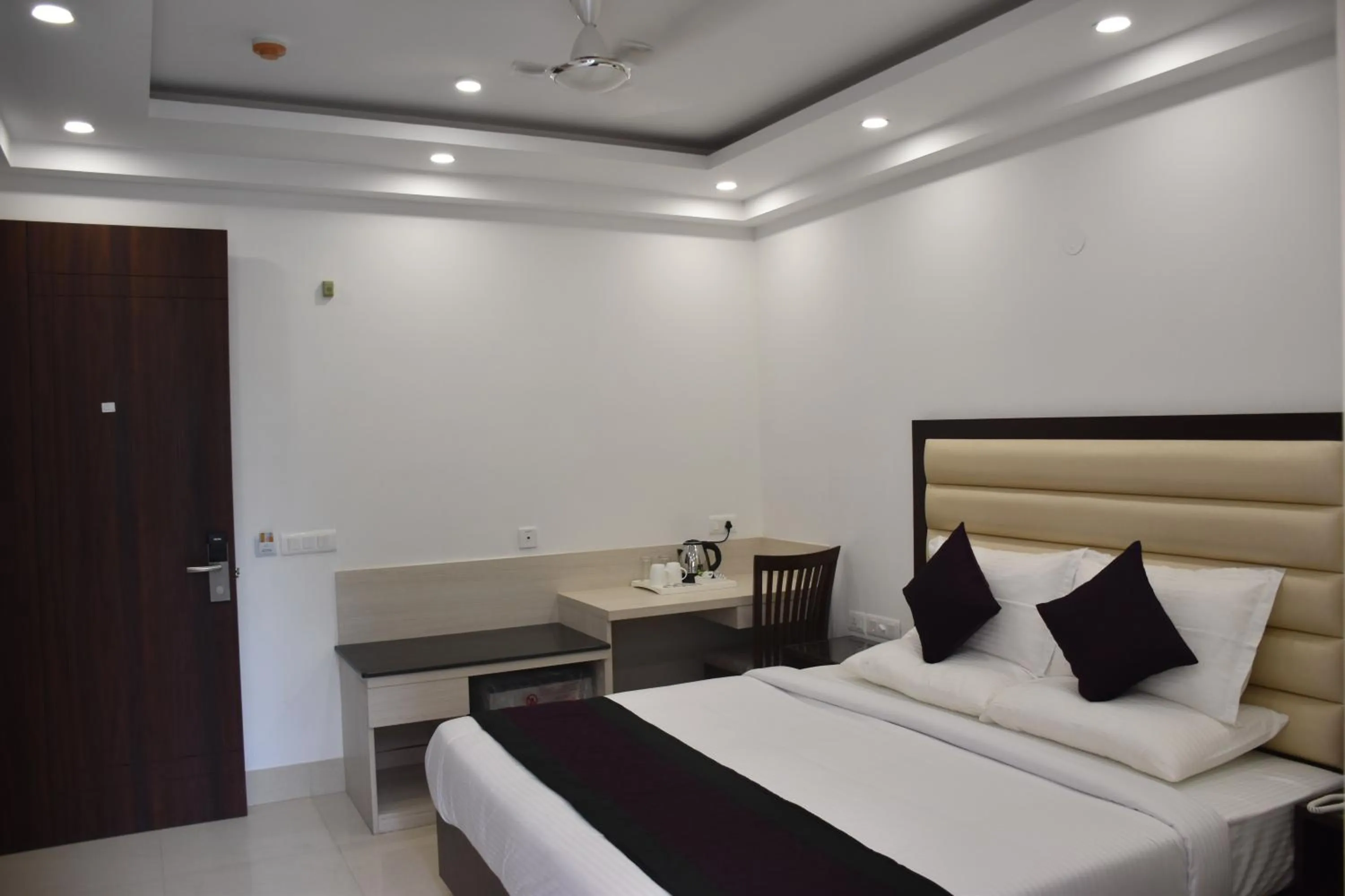 Bed in Lemon Green Residency - Hotel and Serviced Apartments
