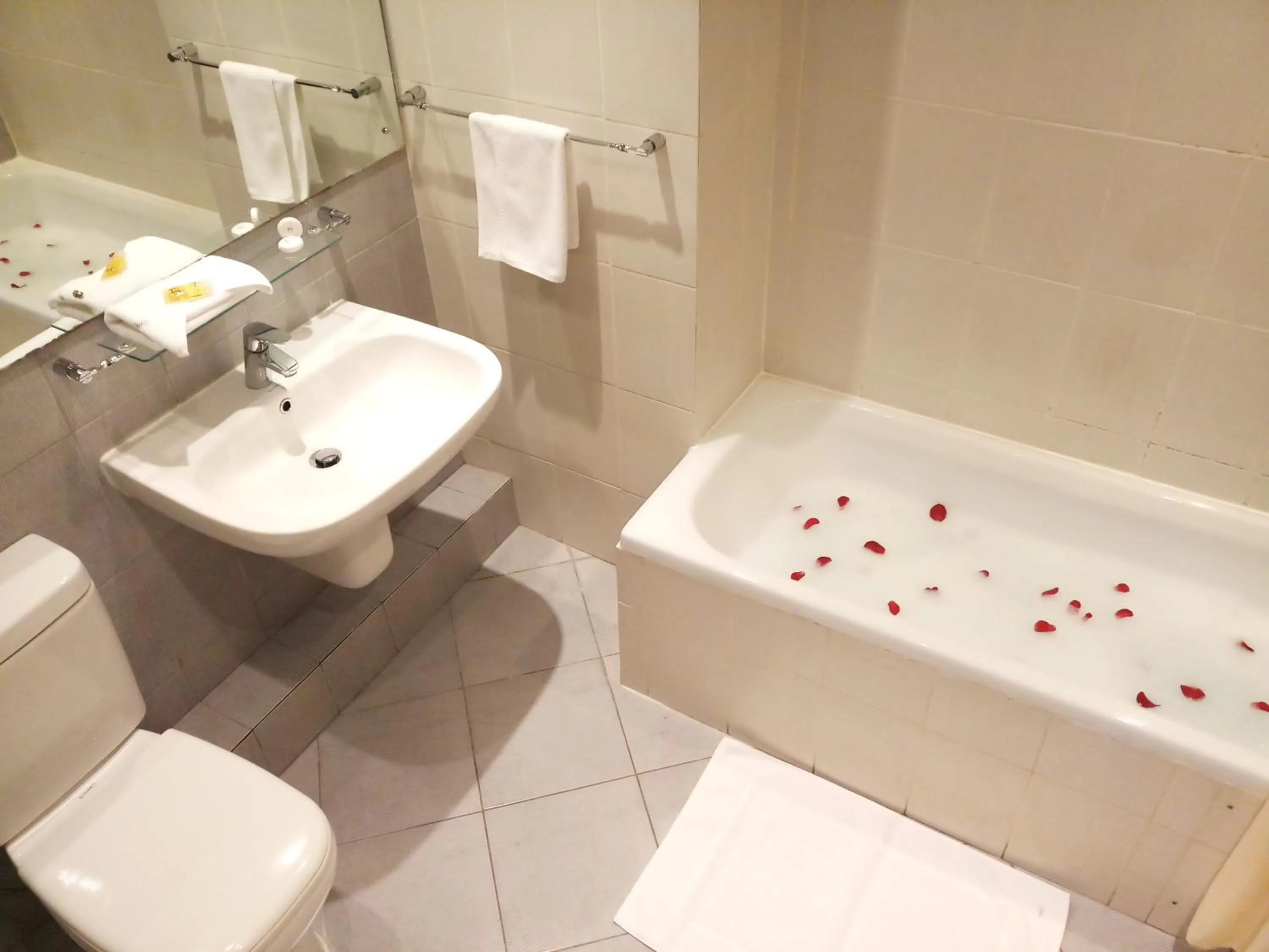 Toilet in Oriental Palace Hotel