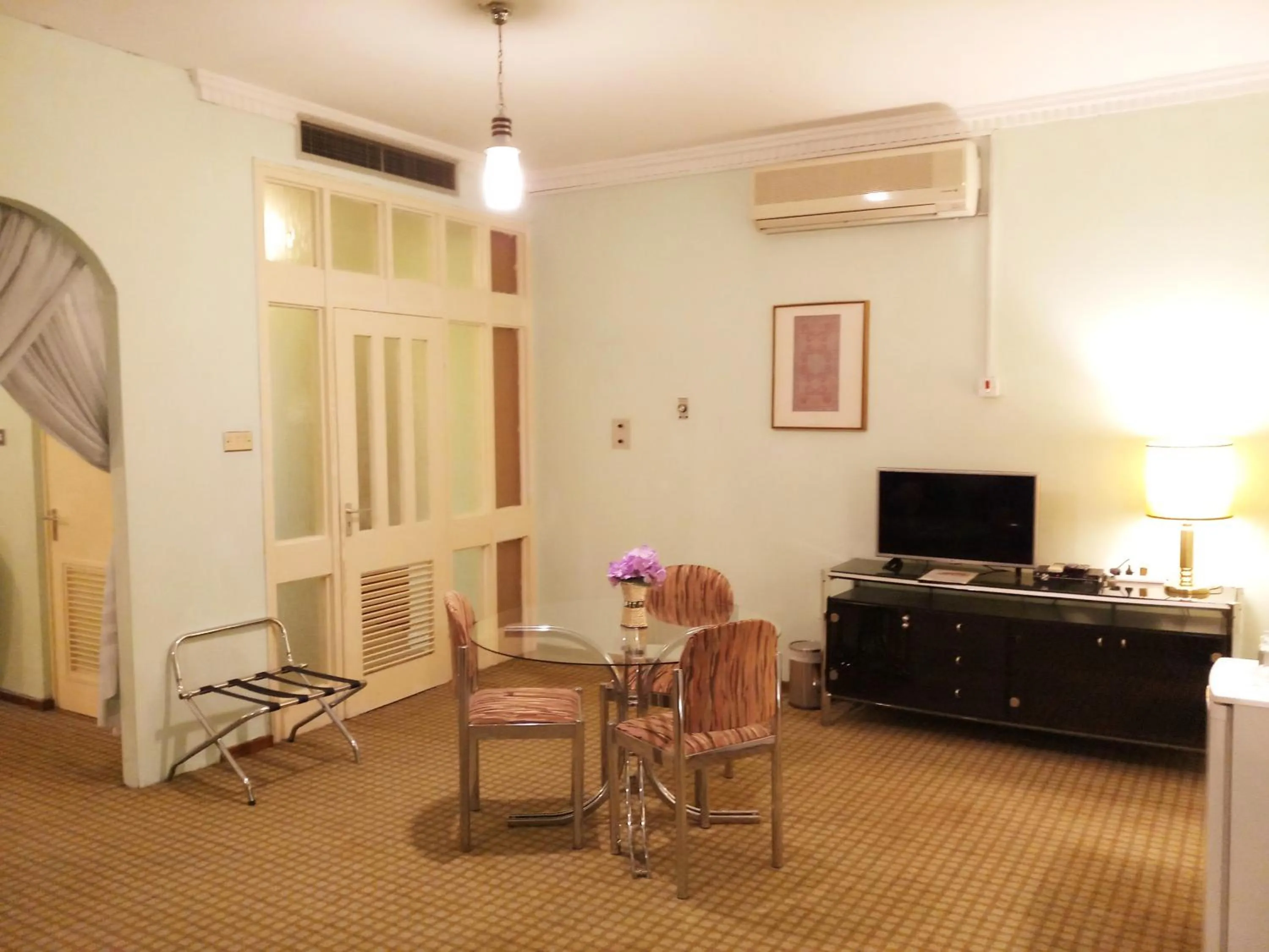 Living room in Oriental Palace Hotel