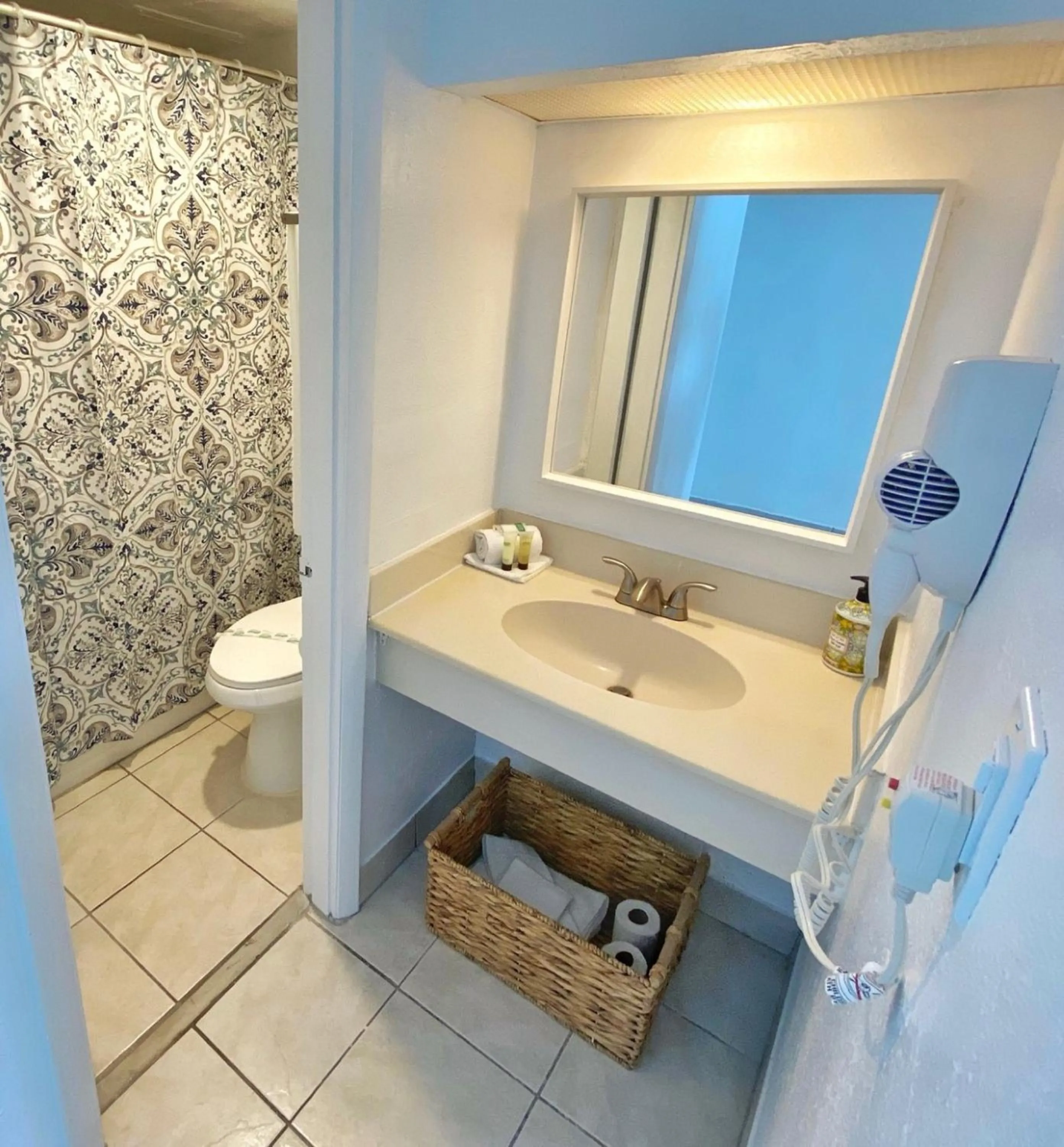 Pirates Cove Resort Studios!