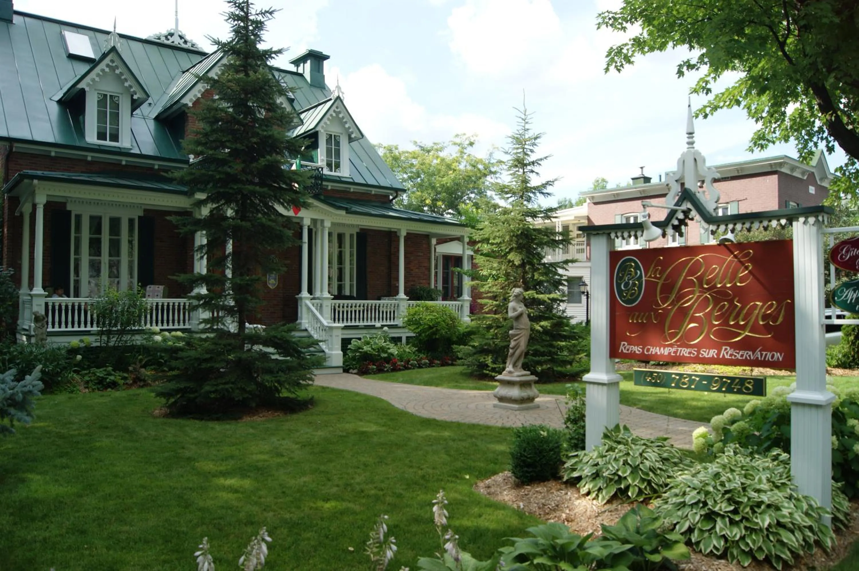 Facade/entrance in La Belle aux Berges