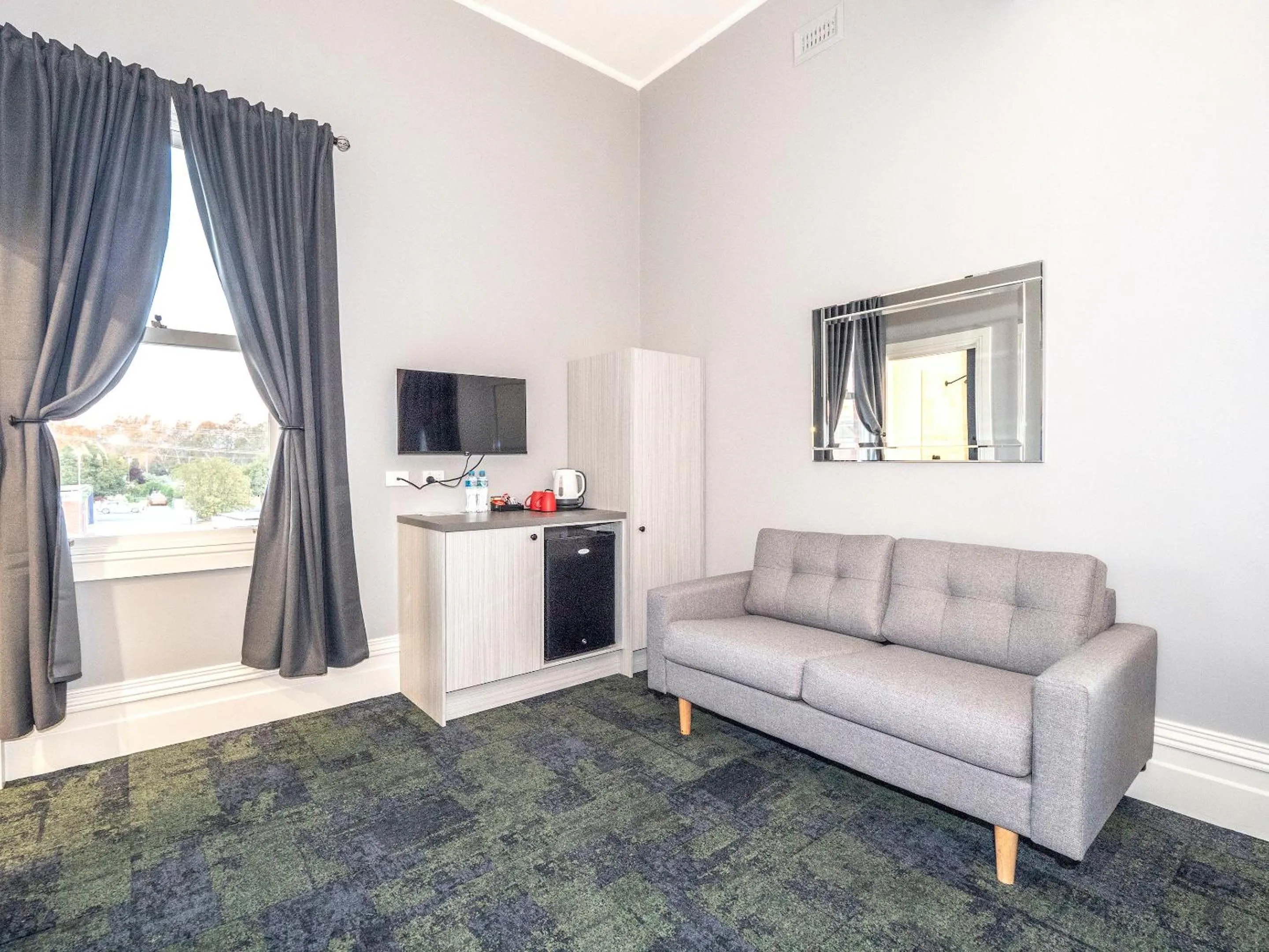 Photo of the whole room in Telegraph Hotel Numurkah