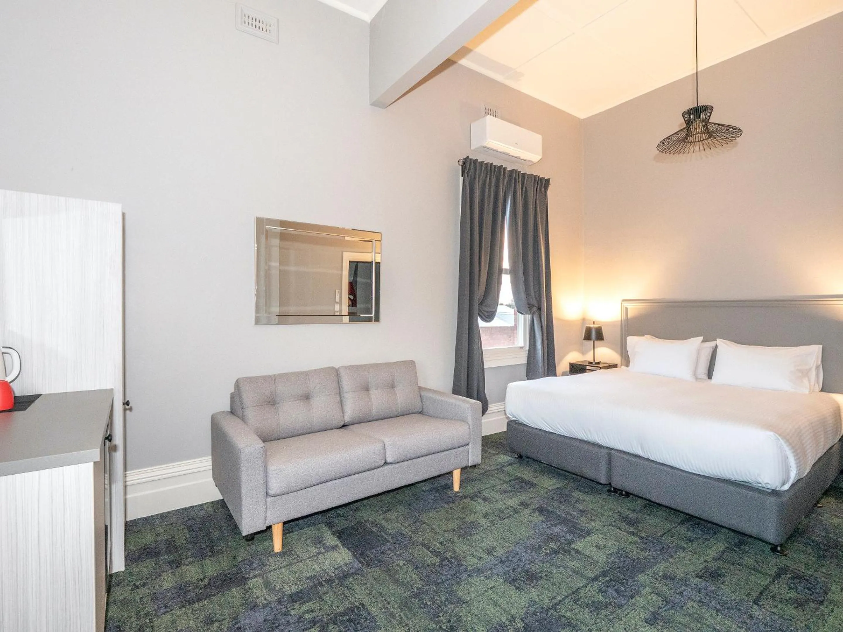 Photo of the whole room, Bed in Telegraph Hotel Numurkah