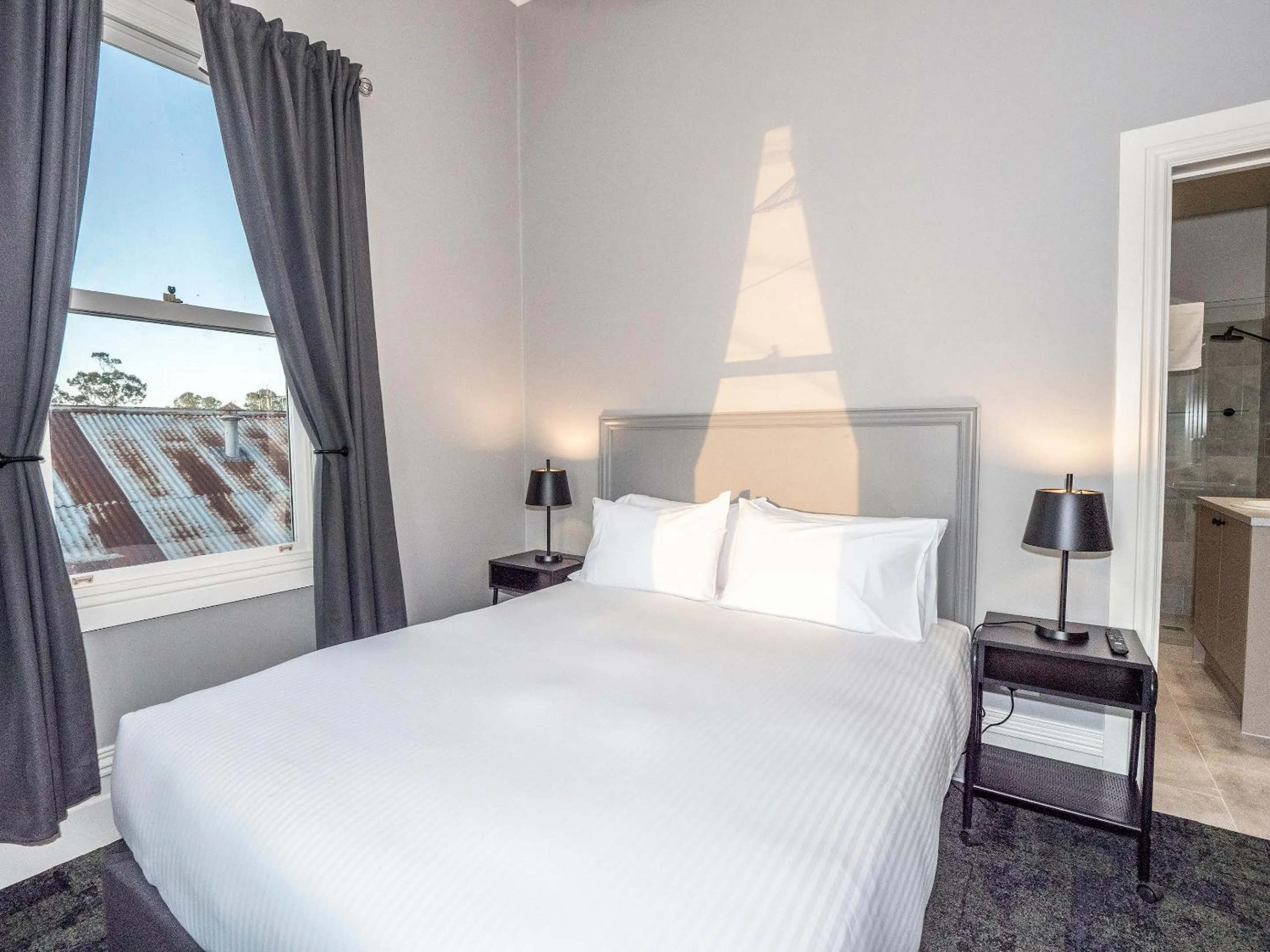 Photo of the whole room, Bed in Telegraph Hotel Numurkah