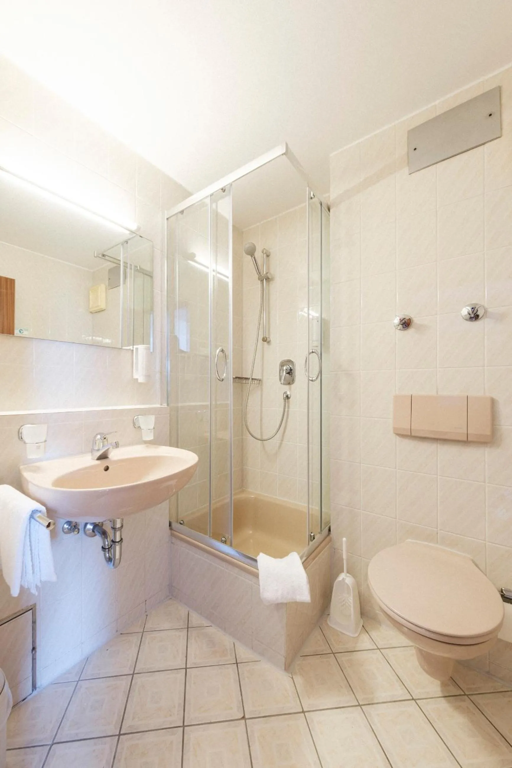 Shower in Hotel Flora Möhringen