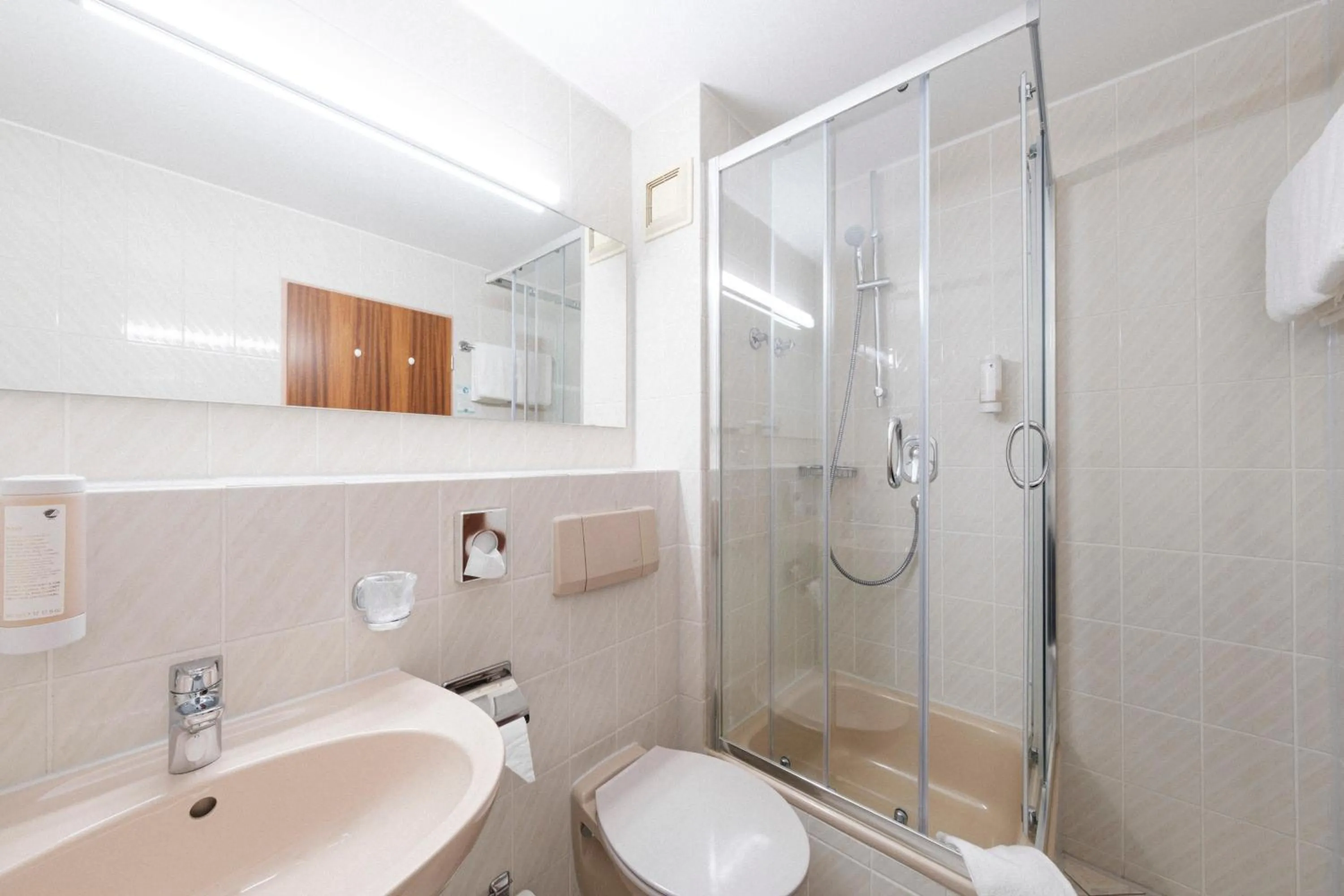 Shower in Hotel Flora Möhringen