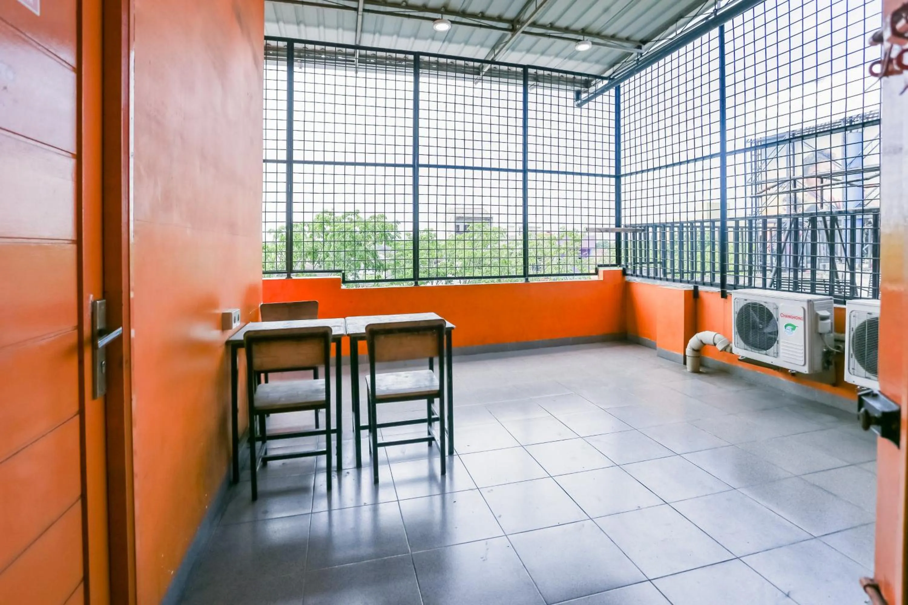 Seating area in RedDoorz at Seindo Hotel Medan