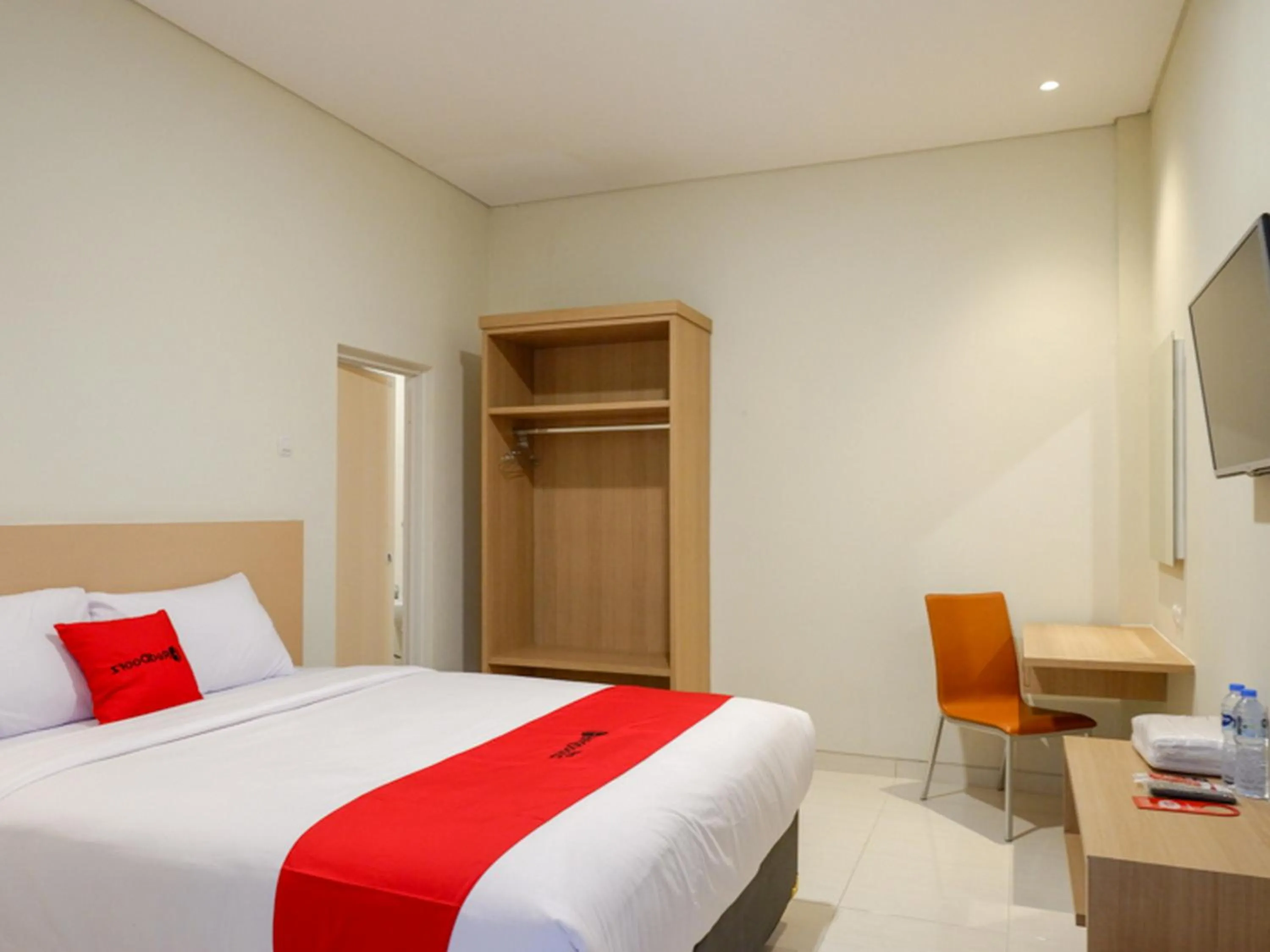 Bed in RedDoorz near Exit Tol Banyumanik 2