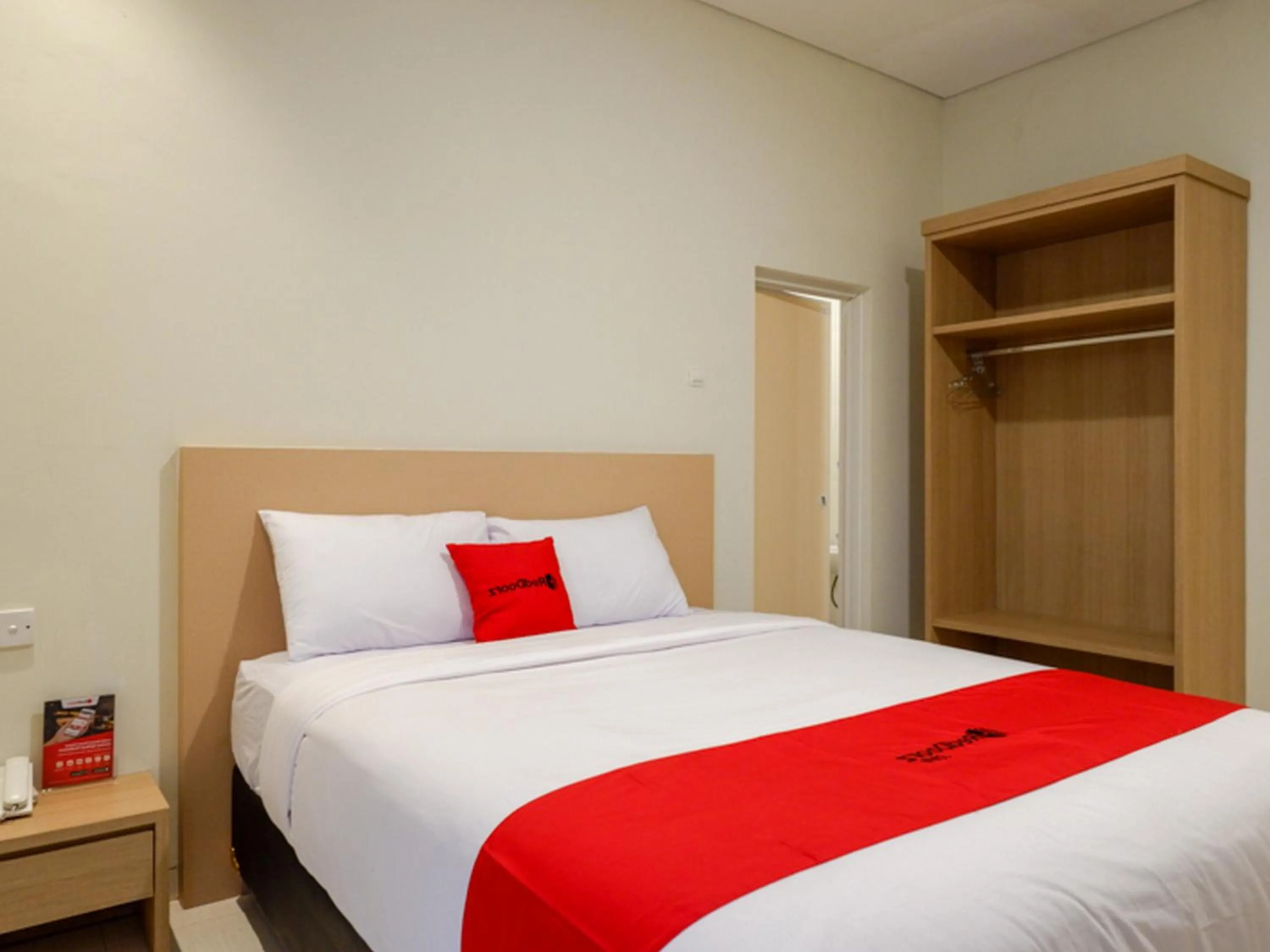 Bed in RedDoorz near Exit Tol Banyumanik 2