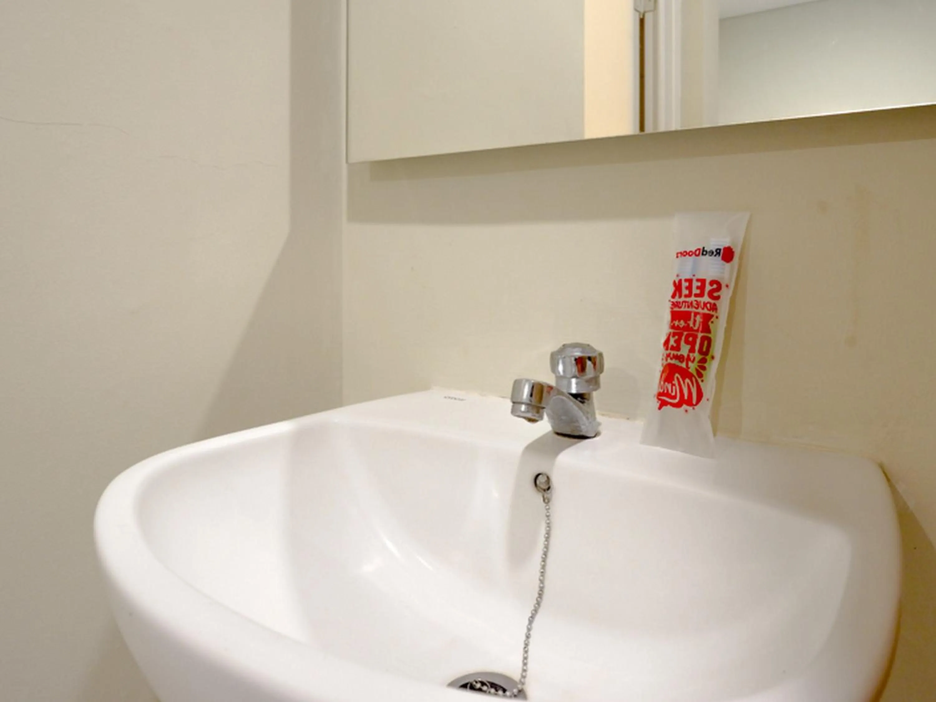 RedDoorz near Exit Tol Banyumanik 2