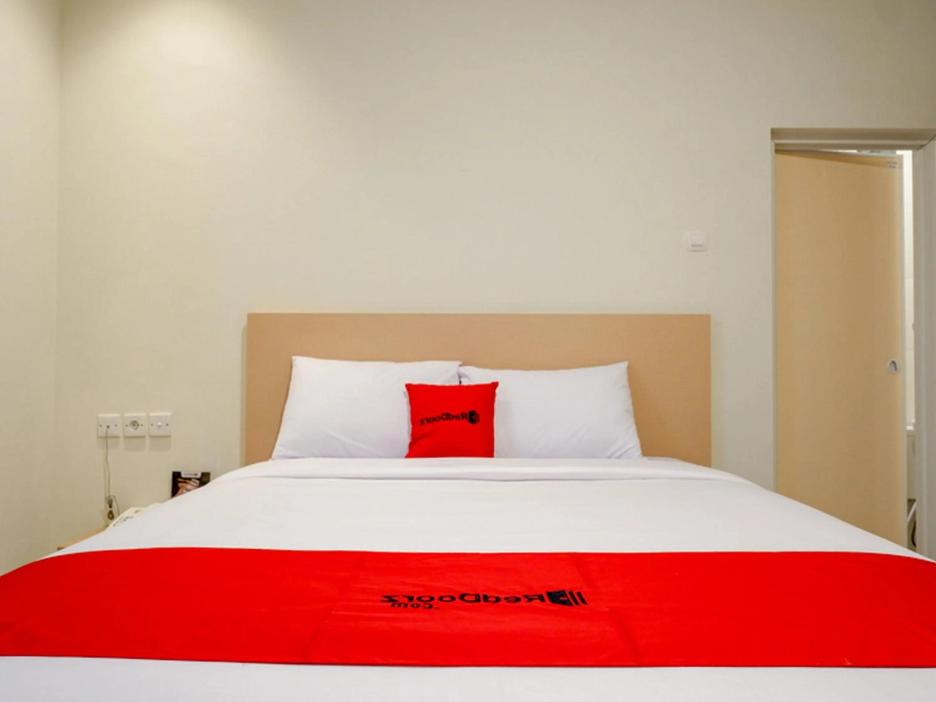 Bed in RedDoorz near Exit Tol Banyumanik 2