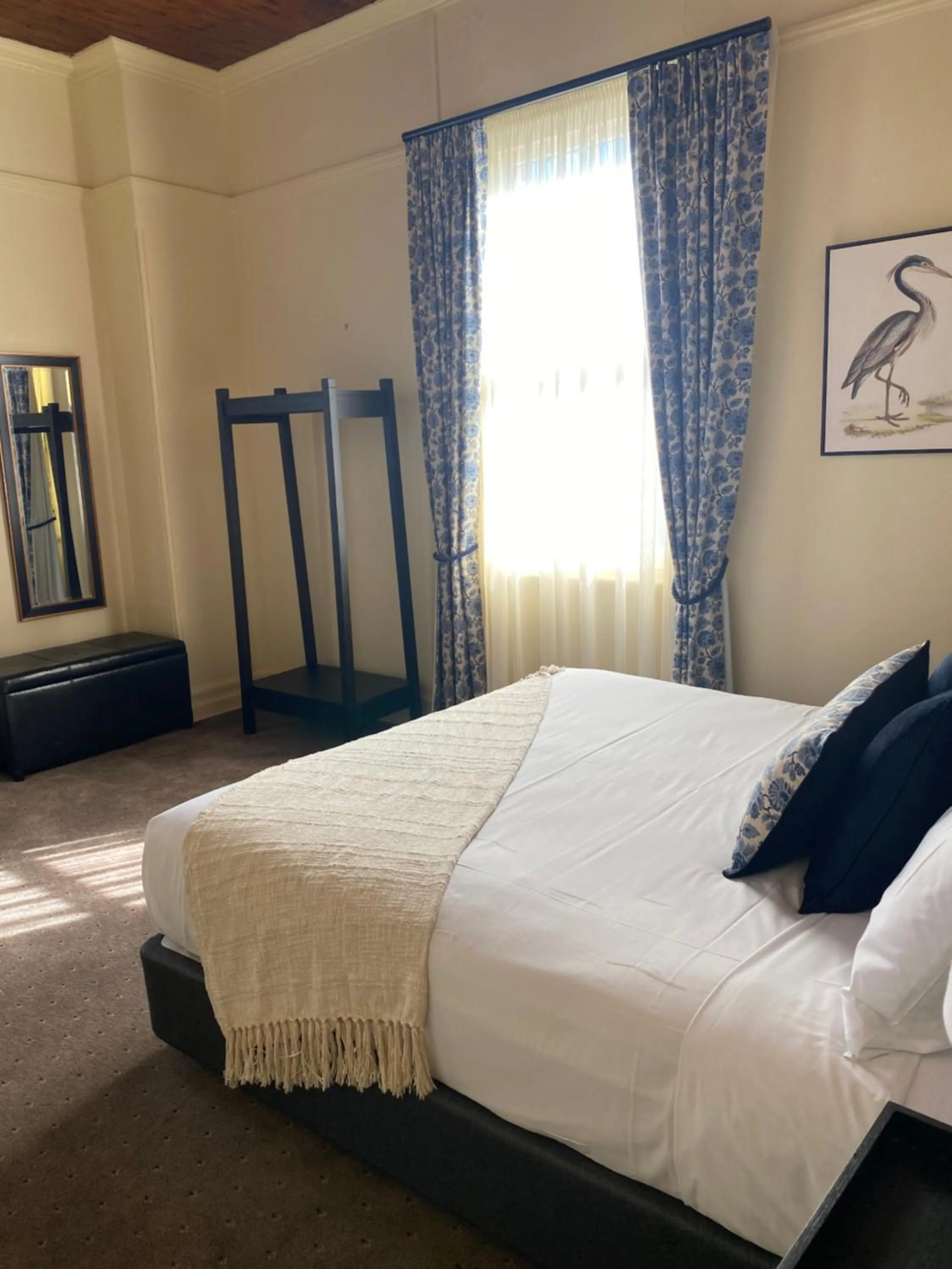 Bedroom, Bed in Commercial Travellers House