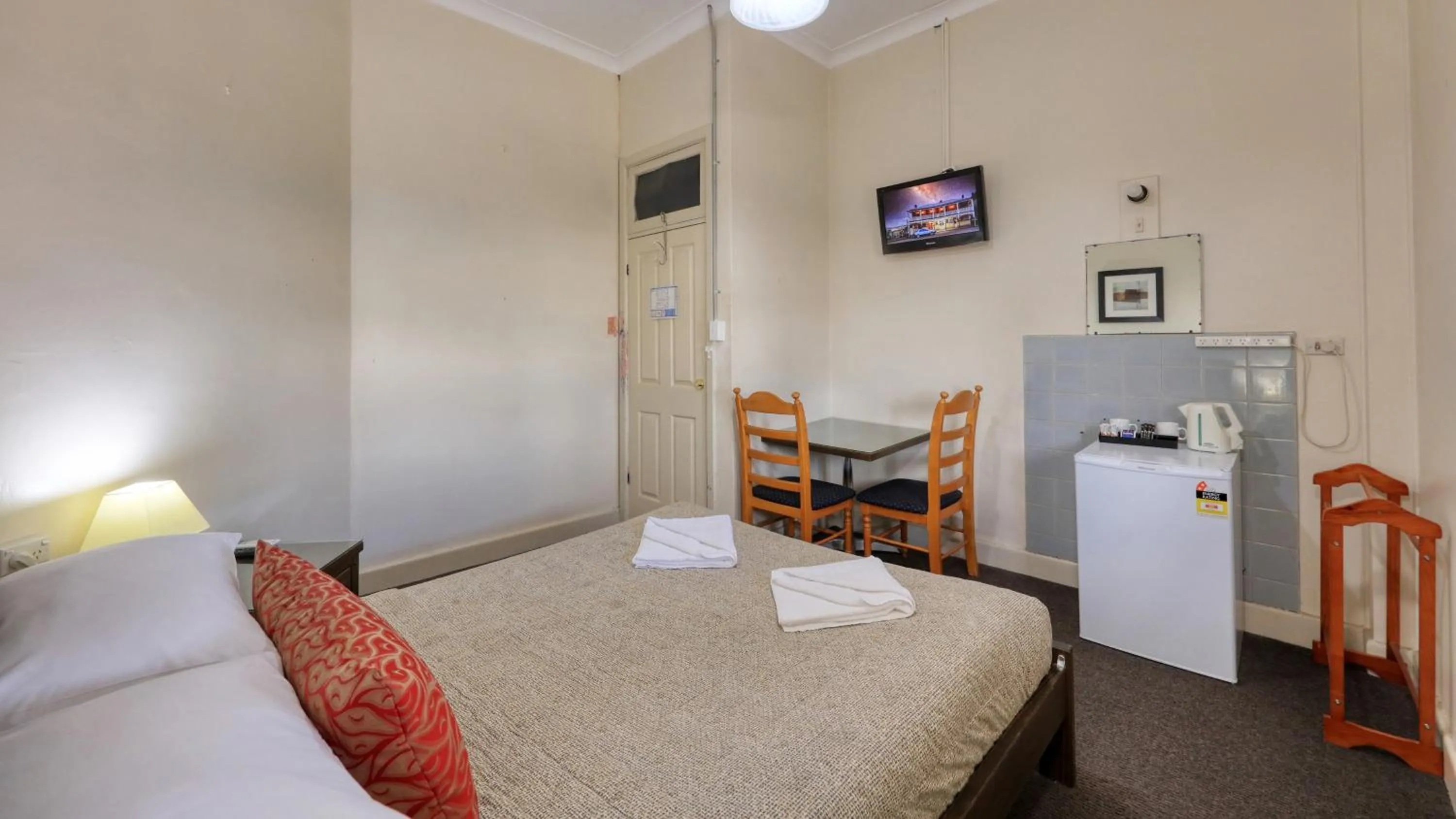 Bed in Commercial Travellers House