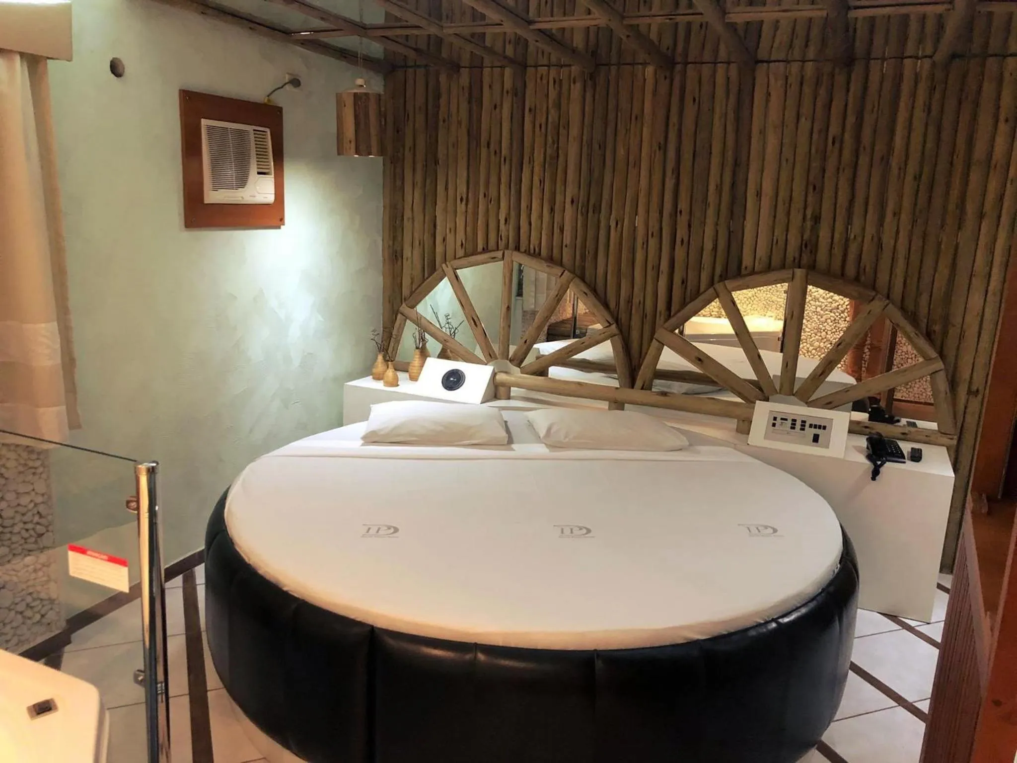 Bedroom in David Plaza Hotel