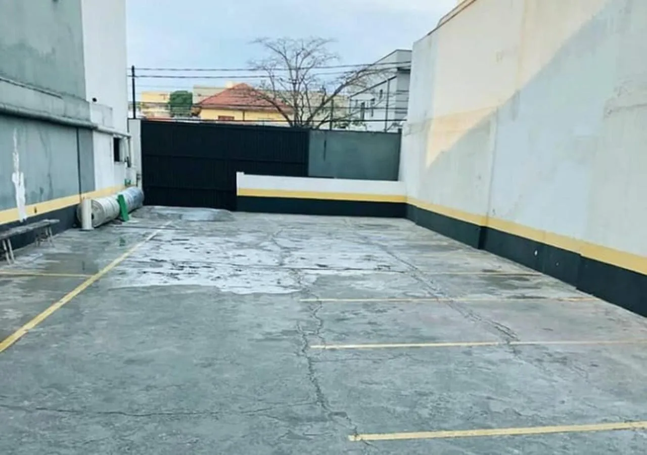 Parking in David Plaza Hotel